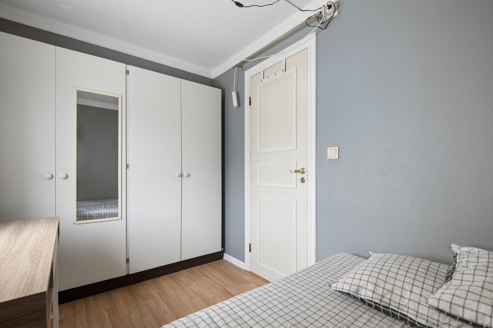 Rommet er utstyrt med garderobeløsning. Galleribilde