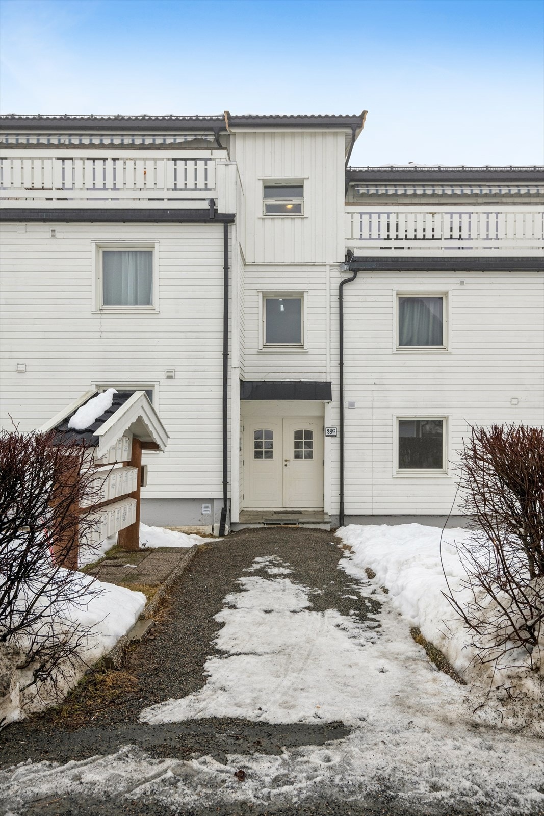 Det medfølger en fast biloppstillingsplass til leiligheten. Galleribilde