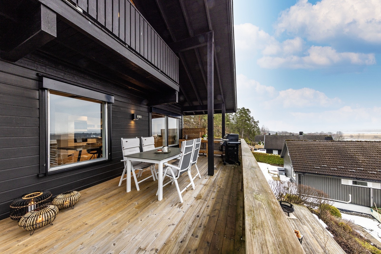 God plass til utemøbler og beplantning. Galleribilde