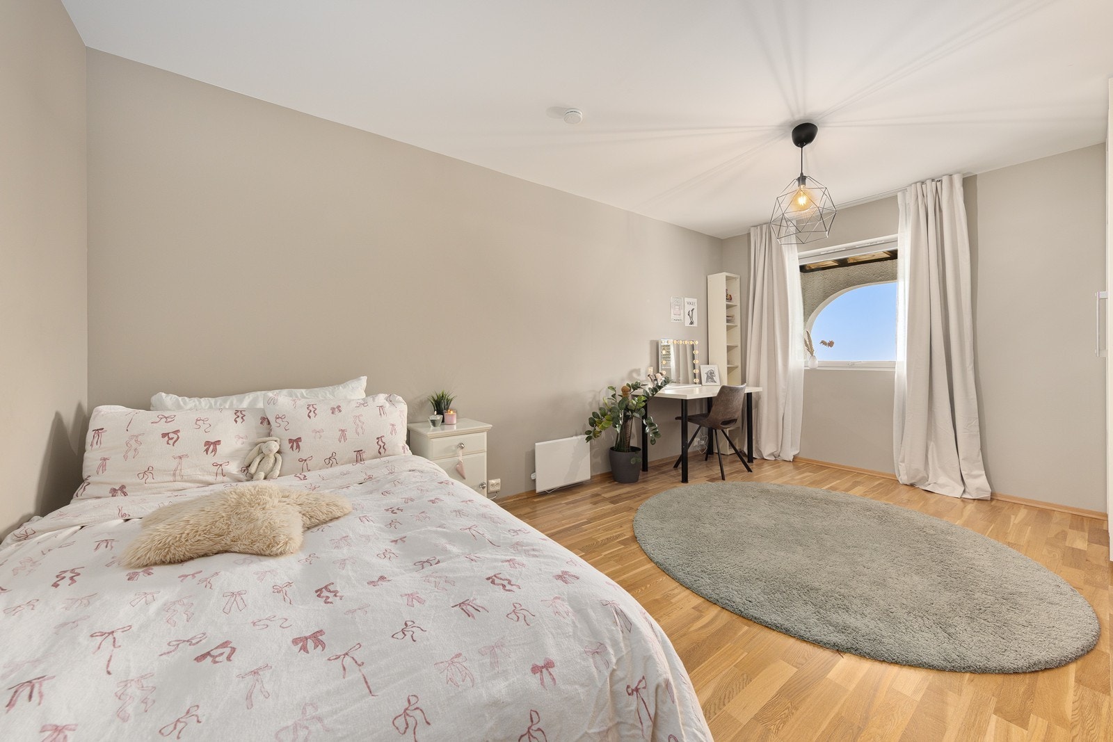 Alle soverommene i denne etasjen har en nøytral og innbydende atmosfære. Galleribilde