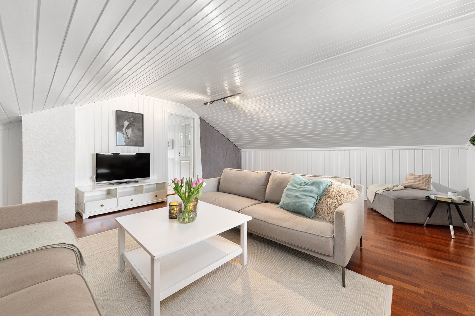 En fleksibel og koselig stue, perfekt for ungdommen som ønsker sitt eget område. Galleribilde