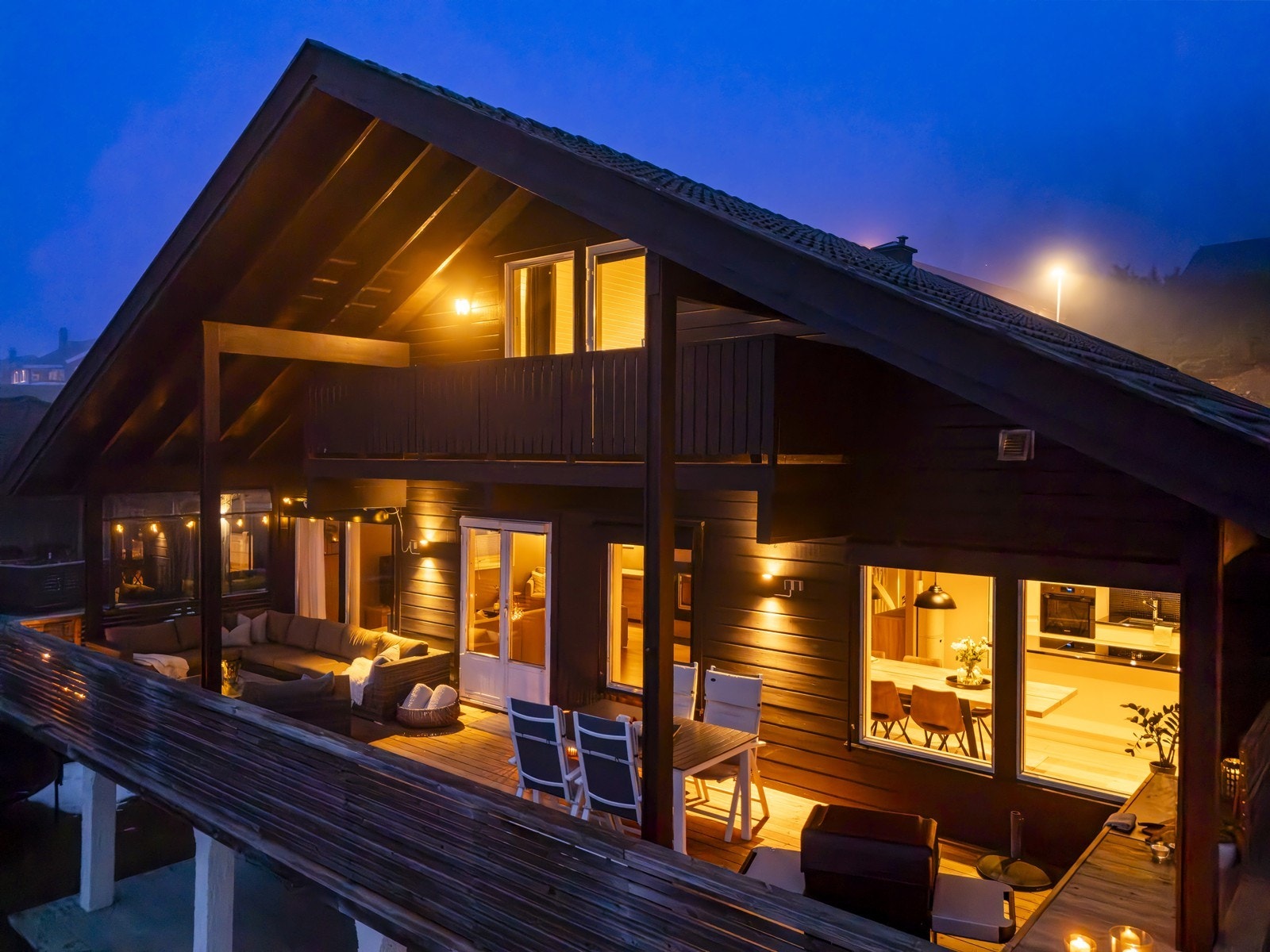 Boligen har et samlet terrasseareal på 117 m², fordelt over flere plan med rikelig av plass for uteliv. Galleribilde