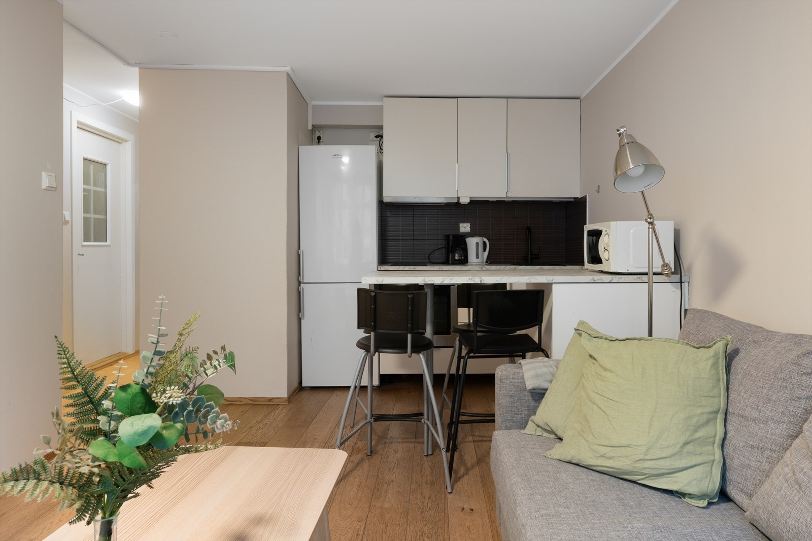 - Leiligheten inneholder gang, stue/kjøkken, bad og soverom - Galleribilde