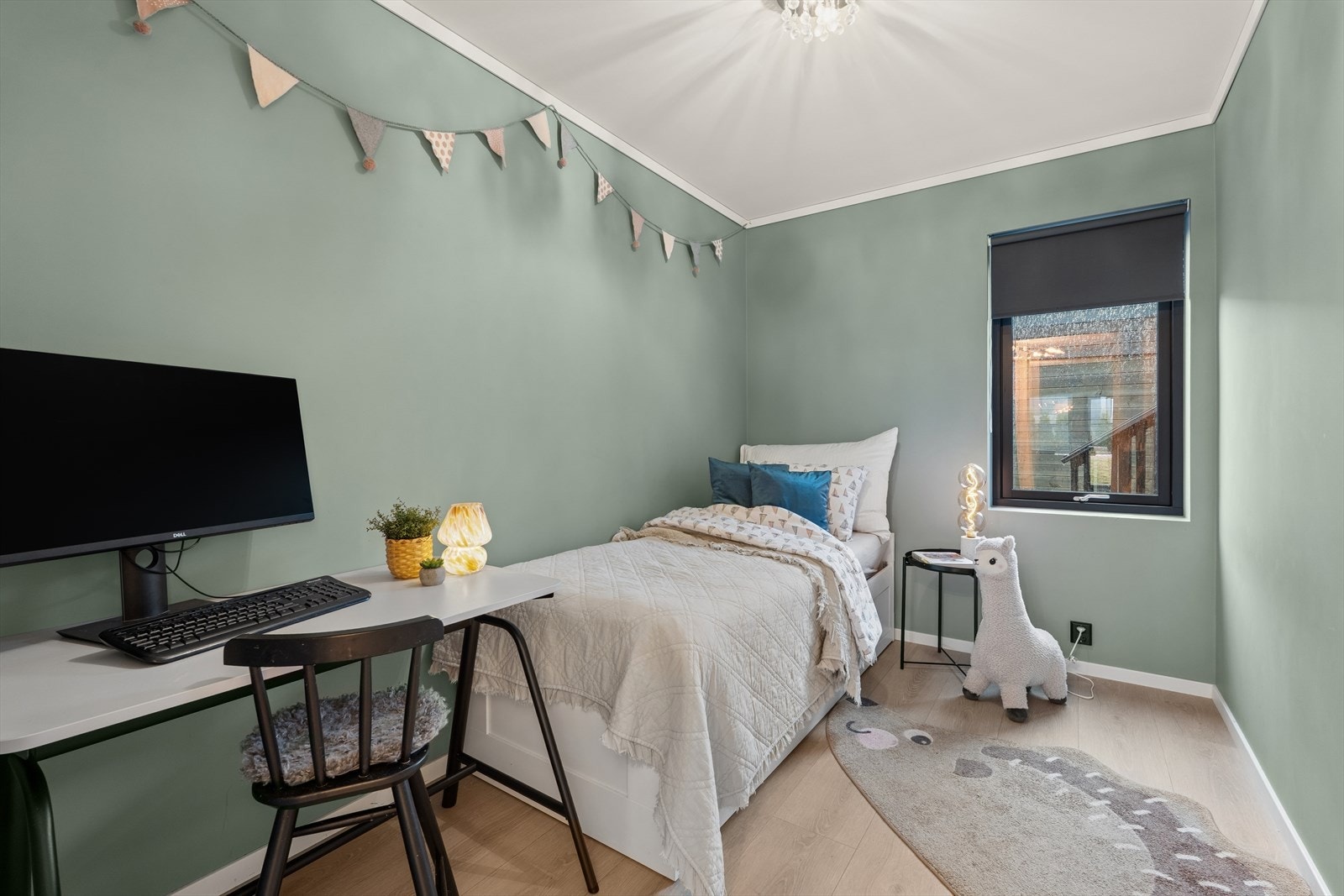 Soverom 2 har en praktisk utforming og god plass til møblering. Galleribilde