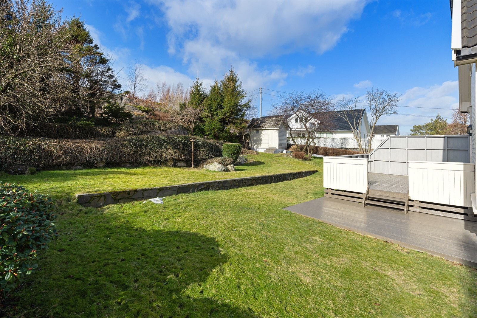 Ifølge nåværende eier bor man svært lunt til her, og han opplever at det er en usjenert beliggenhet. Galleribilde