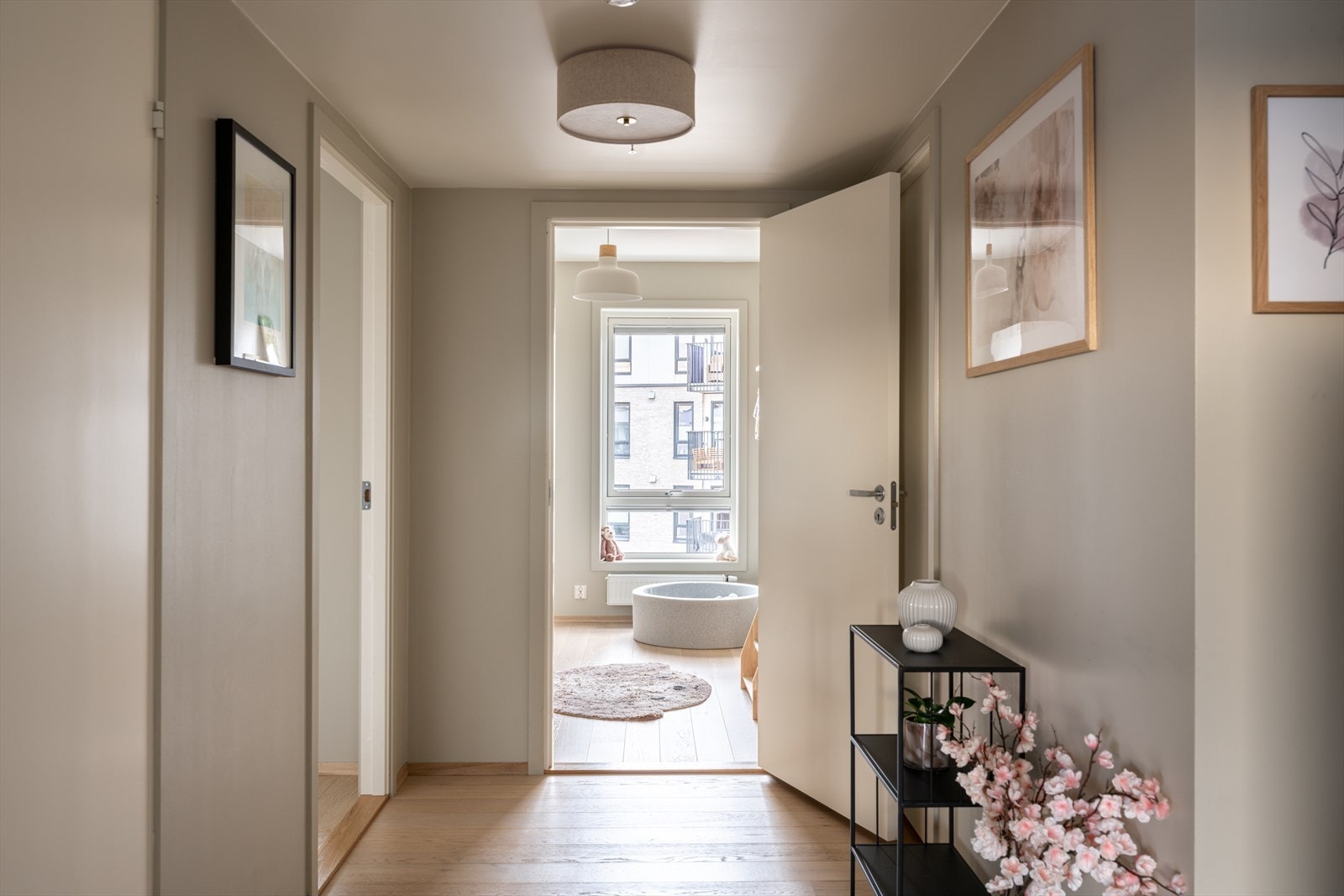 Leiligheten stod ferdig i 2020 og byr på god plass til hele familien. Galleribilde