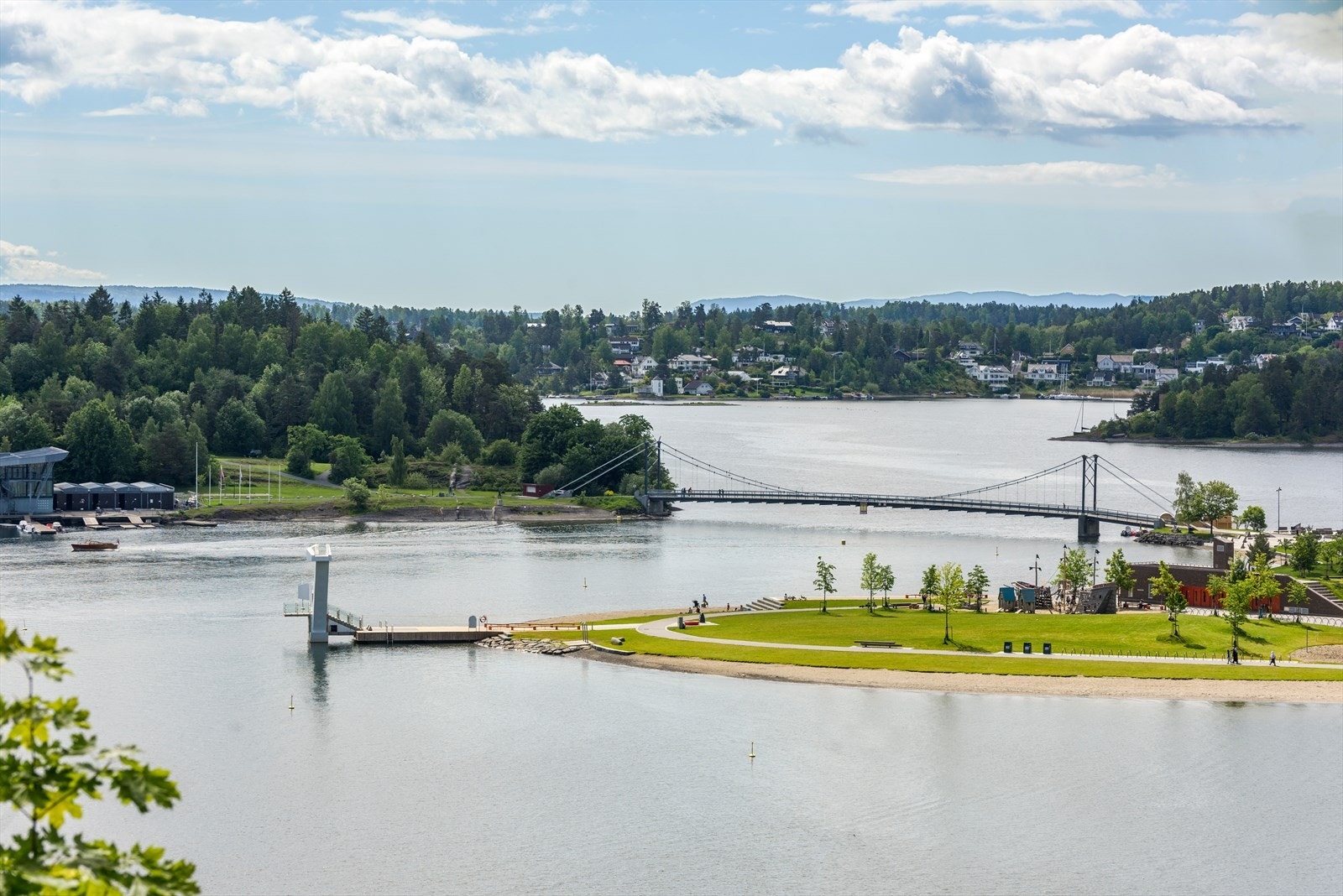 I nærområdet finner du flotte badestrender på Kalvøya og Kadett-tangen Galleribilde