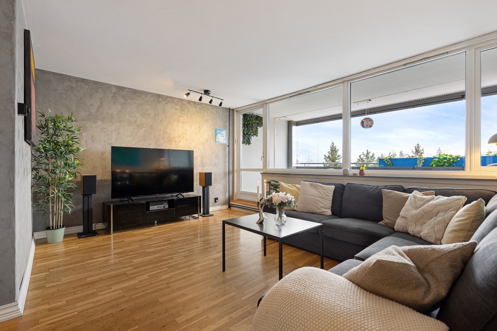 Andreas Solberg v/ Nordvik Sandvika presenterer Måneveien 30. Galleribilde