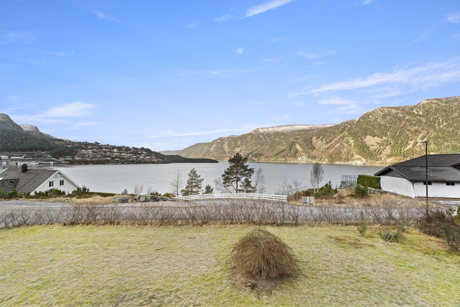 Utsikt frå eigedomen Galleribilde