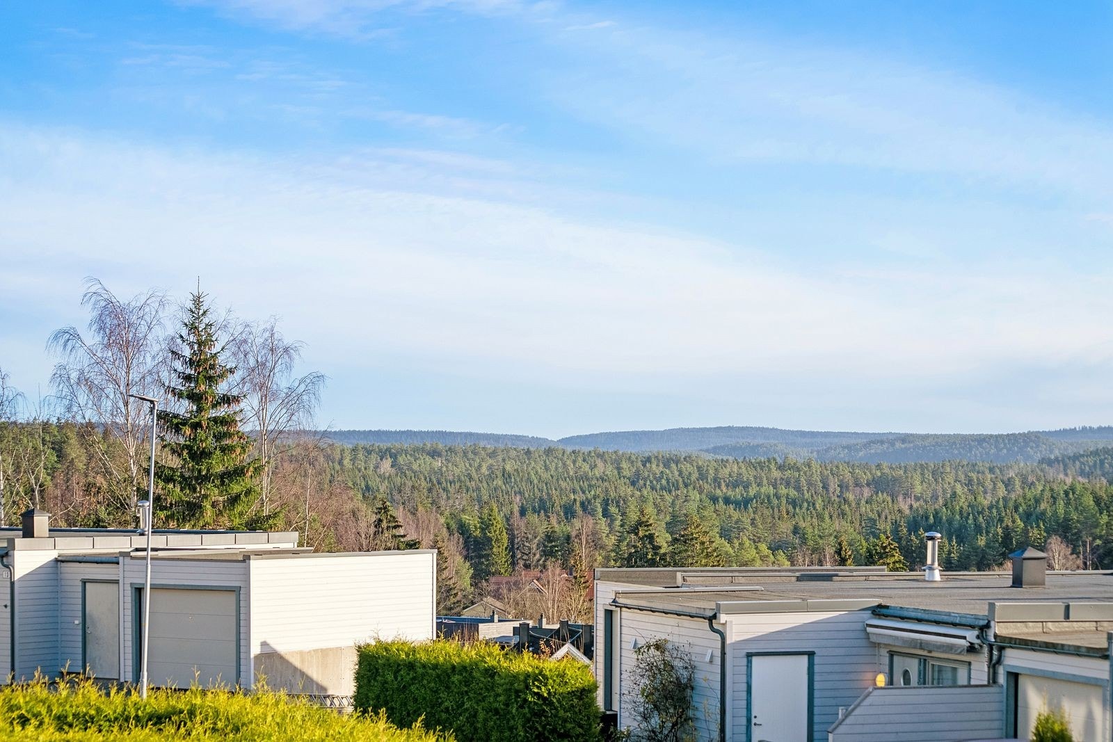 Med Vevelstad stasjon kun 5 minutter unna, er det effektiv kommunikasjon til blant annet Oslo S på 26 minutter. Galleribilde