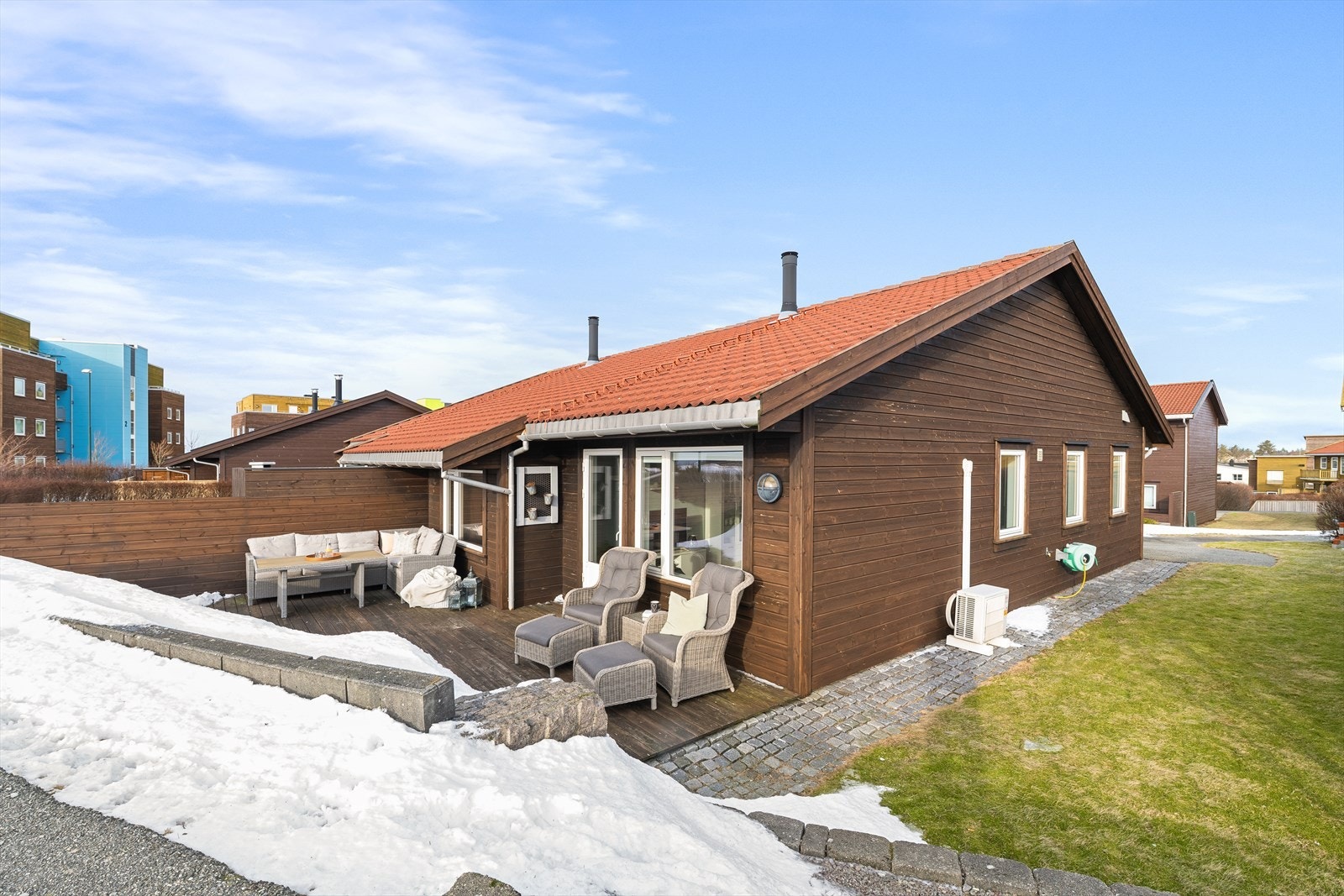 Leiligheten har kjekk beliggenhet i et etablert boligområde på Varhaug Galleribilde