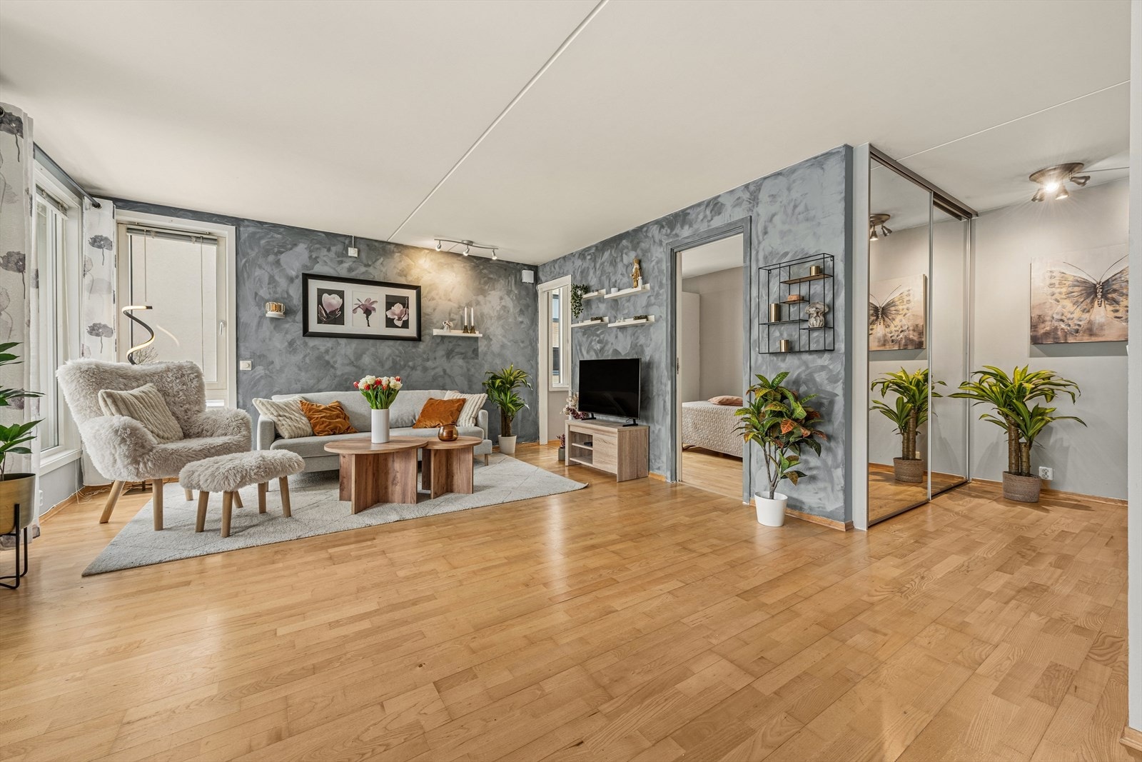 Stuen har plass til flere møbleringsmuligheter for å skape den stuen du selv ønsker. Galleribilde