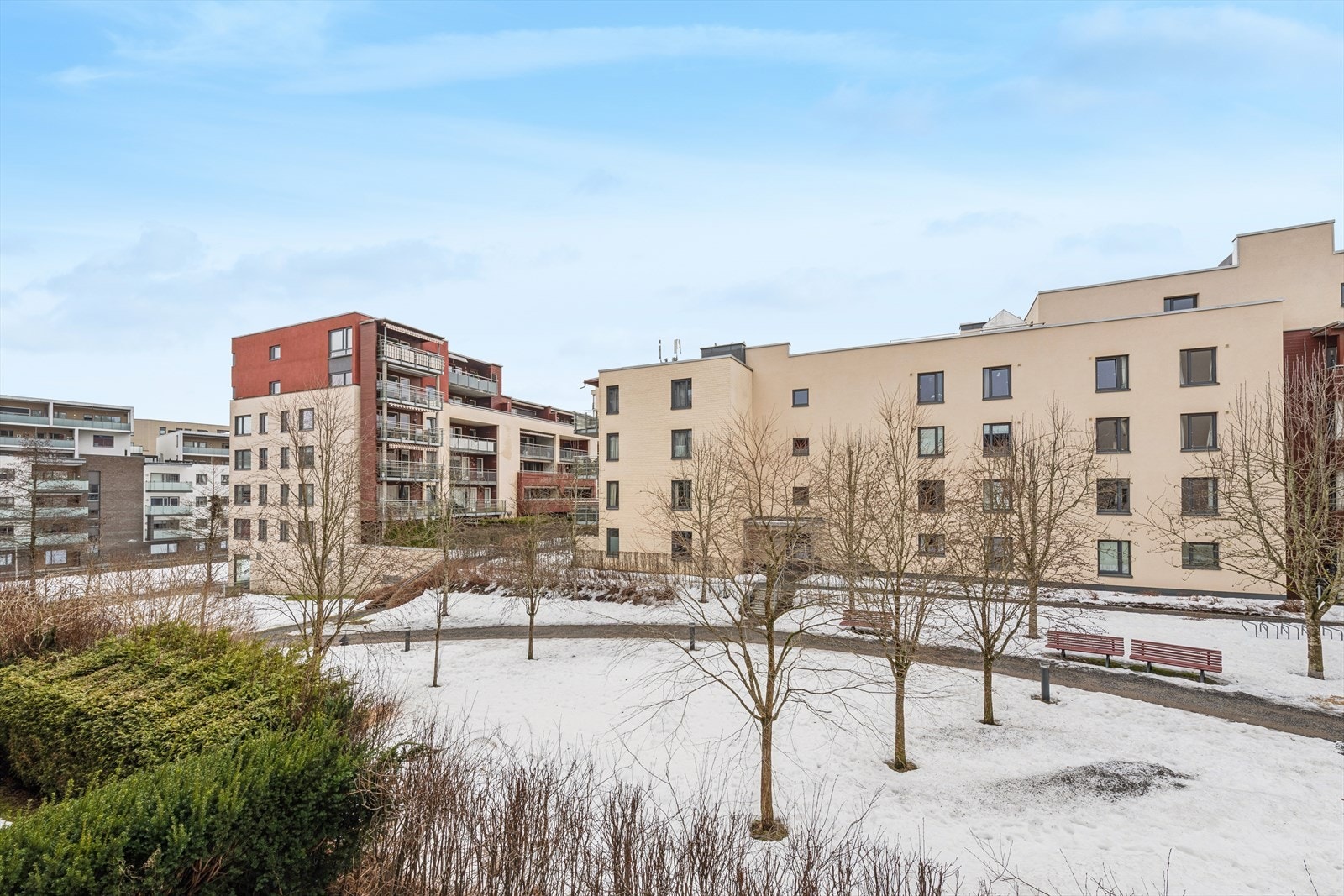 Smartapart Borettslag består av 60 andelsleiligheter som har fine fellesarealer som er pent opparbeidet med grøntområder, lekeplasser, sittegrupper og intern veier. Galleribilde