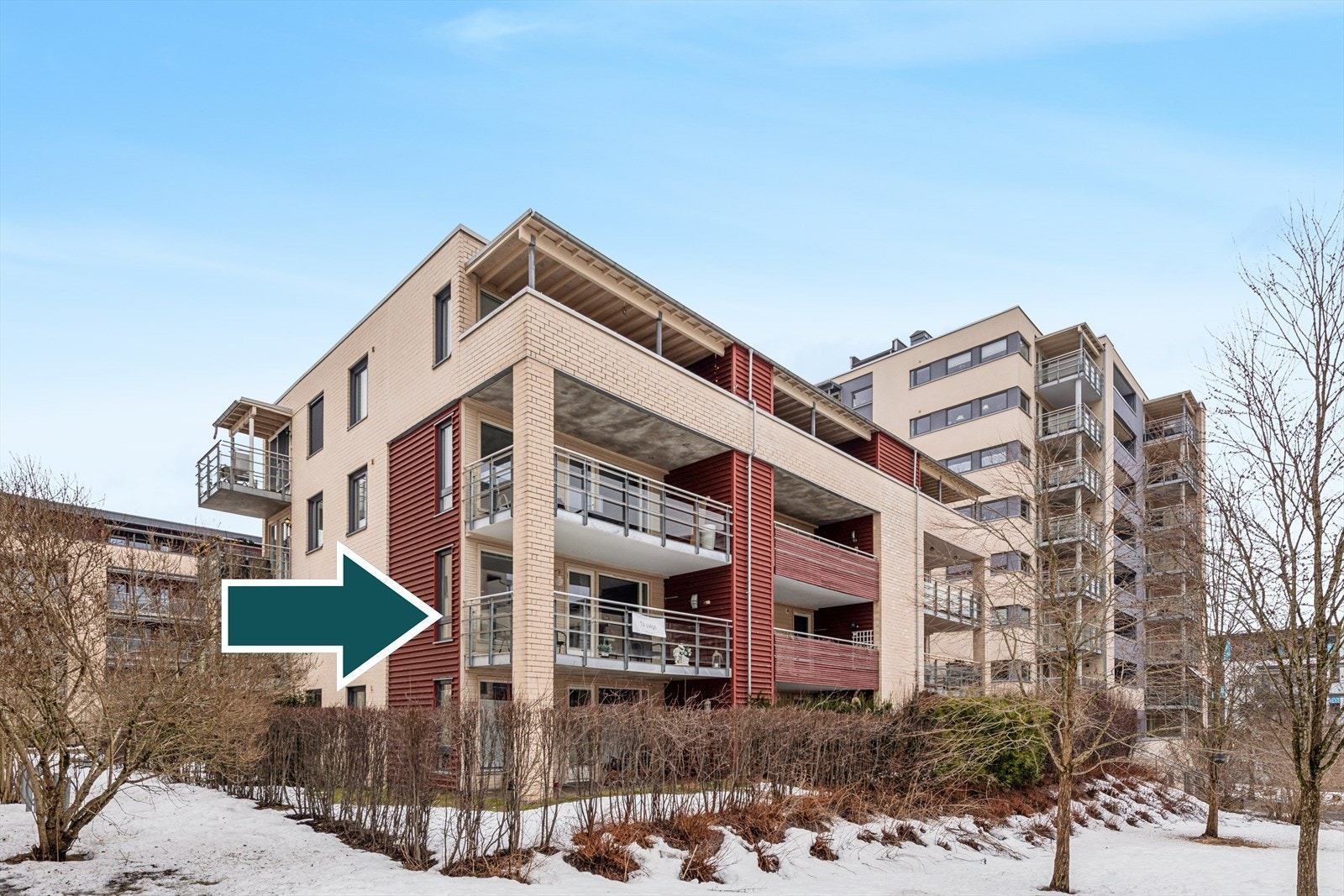 Dette er en arealeffektiv og lys 2-roms andelsleilighet med en stor balkong og garasjeplass. Galleribilde