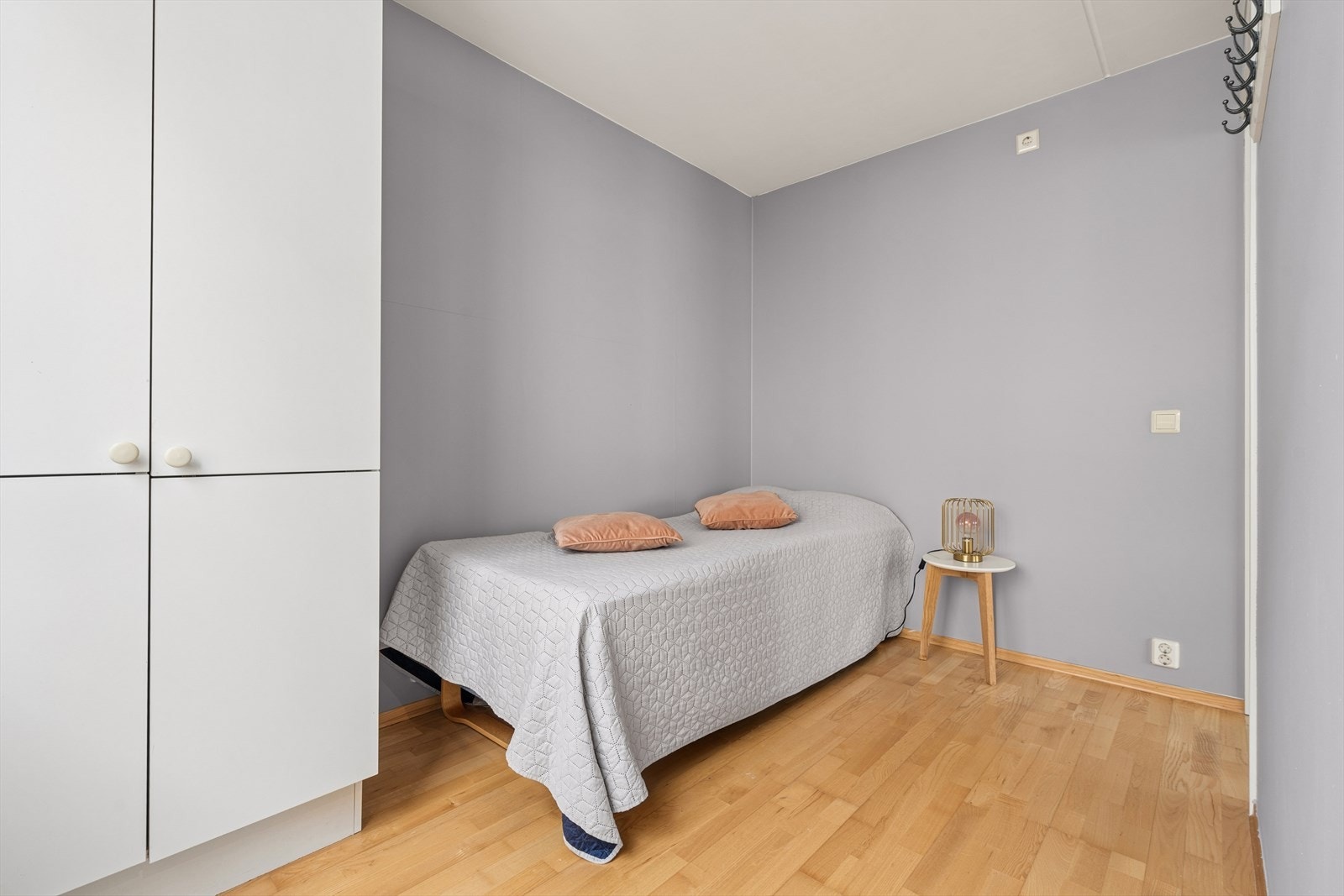 Her er det god plass til å innrede med stor seng, nattbord og garderobeskap. Galleribilde