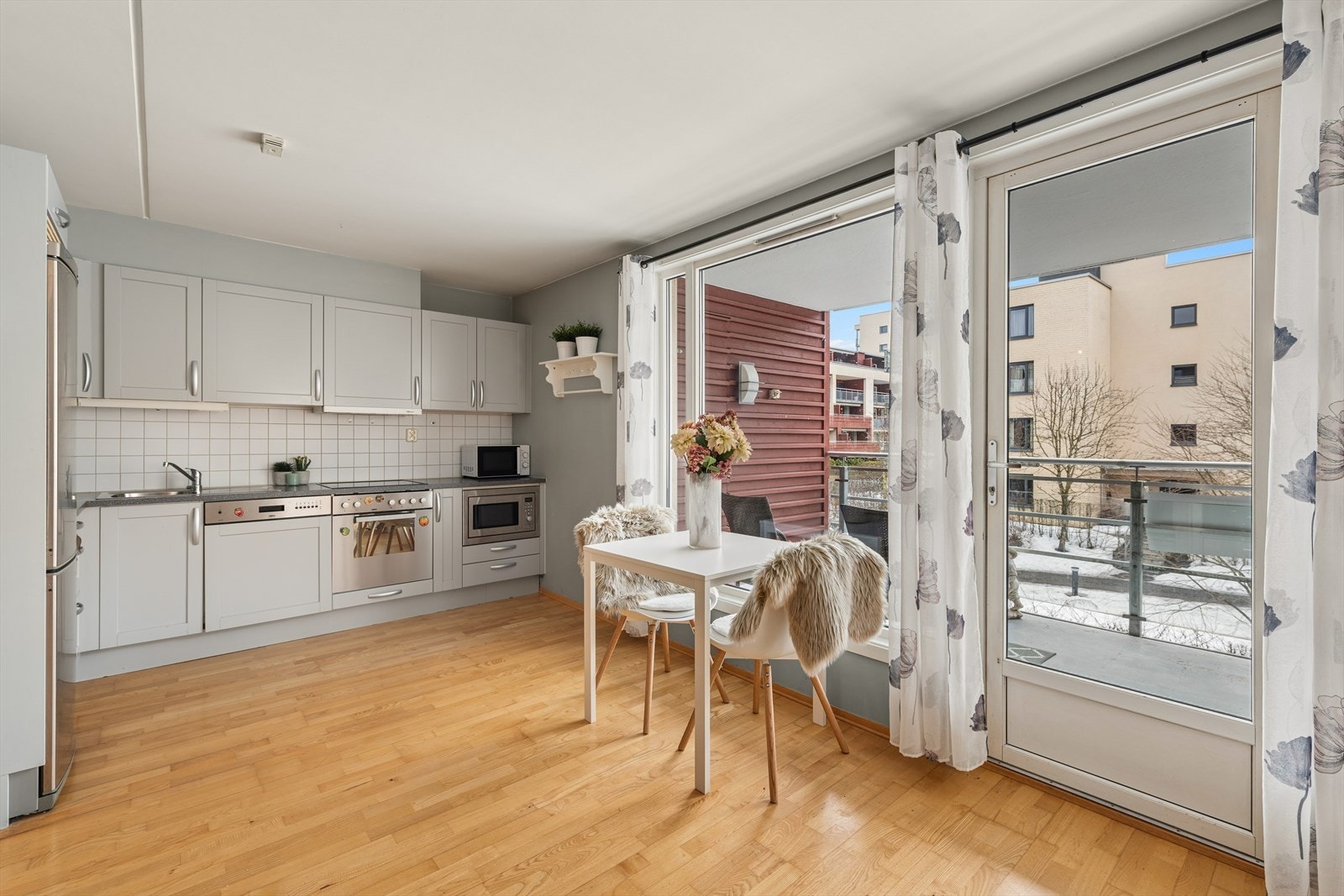 I tilknytning til kjøkkenet, kan spisebord enkelt plasseres - her kan gode måltider nytes. Galleribilde