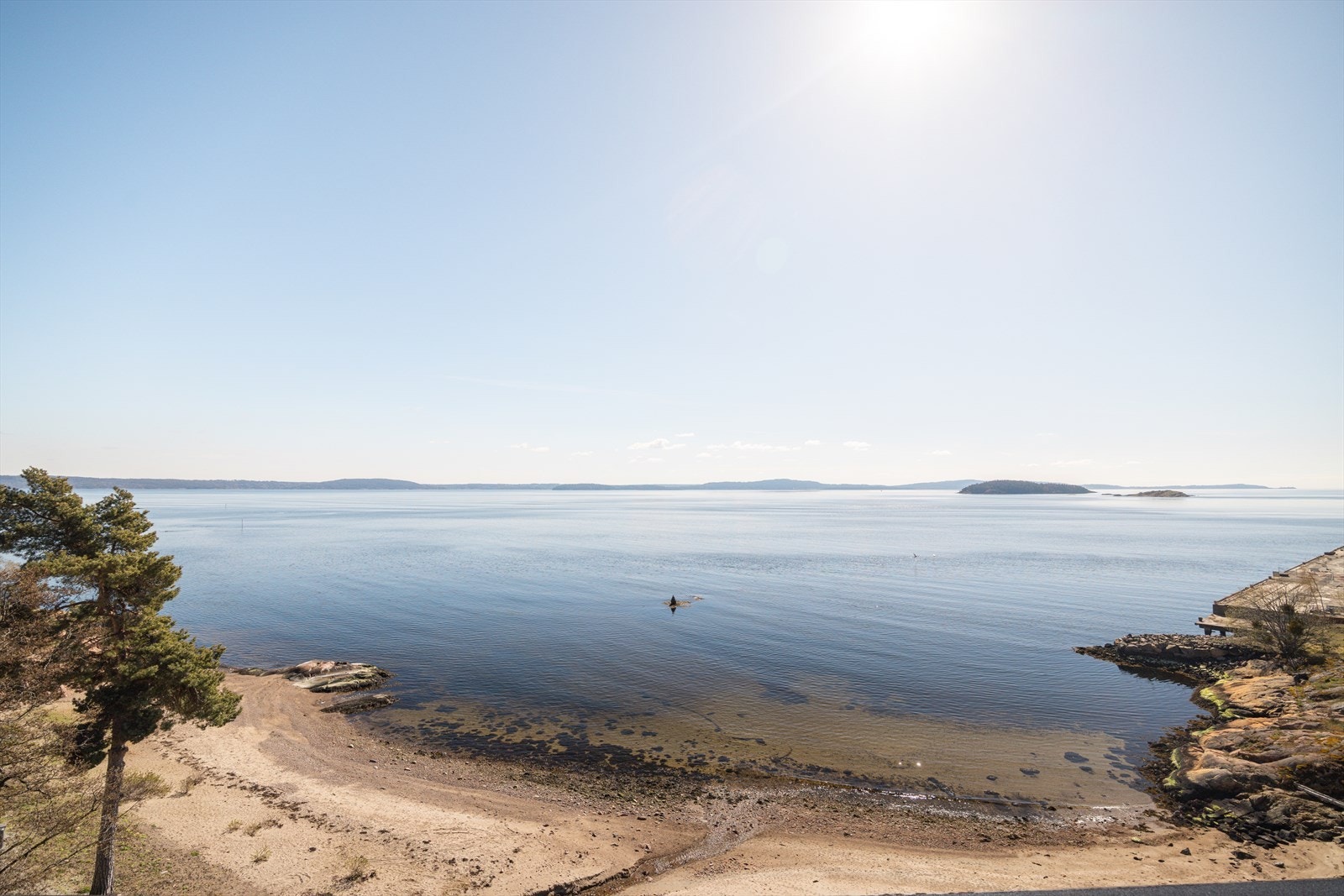 Attraktiv beliggenhet i et fredelig paradis i vannkanten. Galleribilde