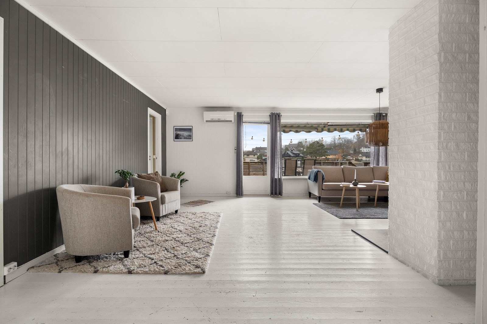 En luft-til-luft varmepumpe fra 2011 supplerer oppvarmingen. Galleribilde