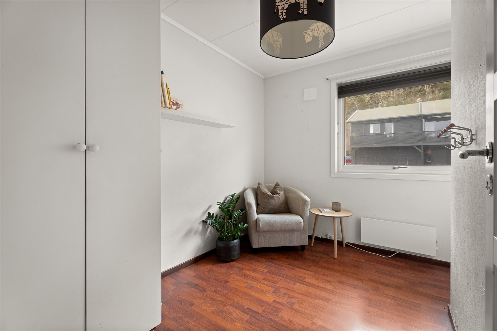 Soverom 5 har og plass til seng og oppbevaringsløsninger. Galleribilde