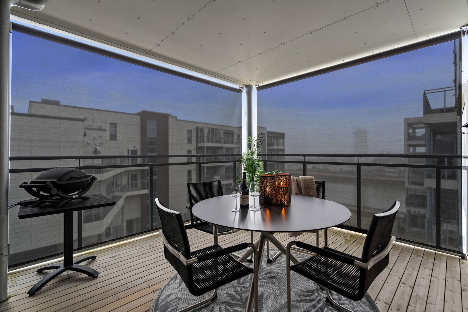 Screens rundt balkongen Galleribilde