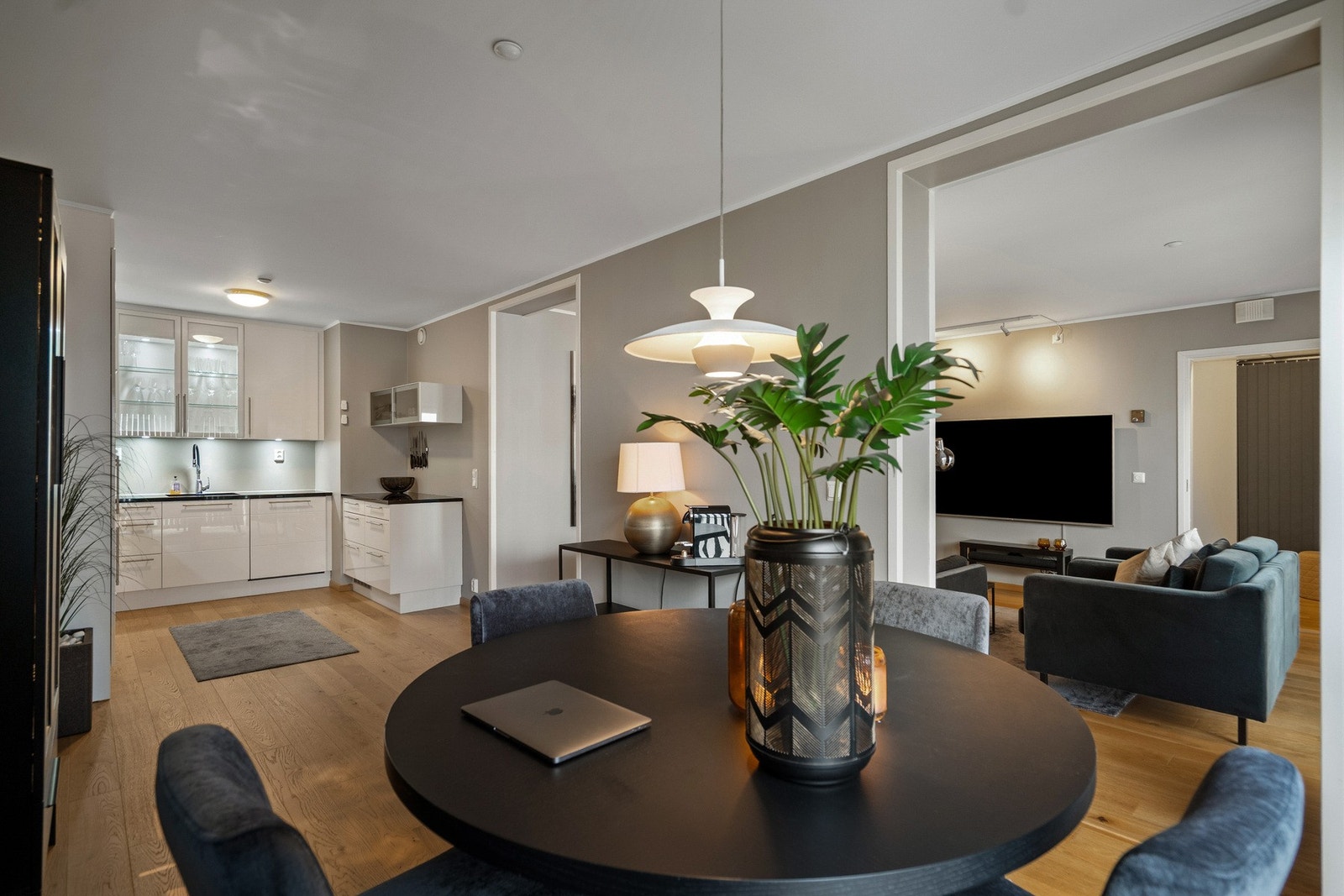 Kjøkken og spisestue Galleribilde