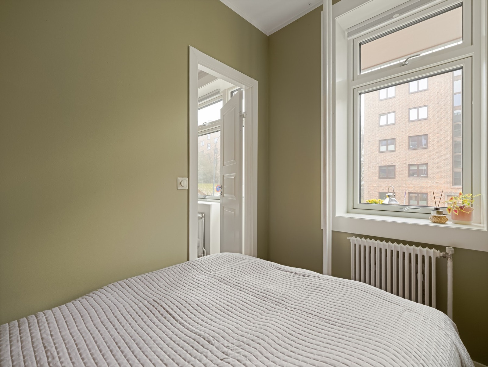 Leiligheten er beliggende i den rolige blindveien Mor Go'hjertas vei, så her er det lite trafikk. Galleribilde