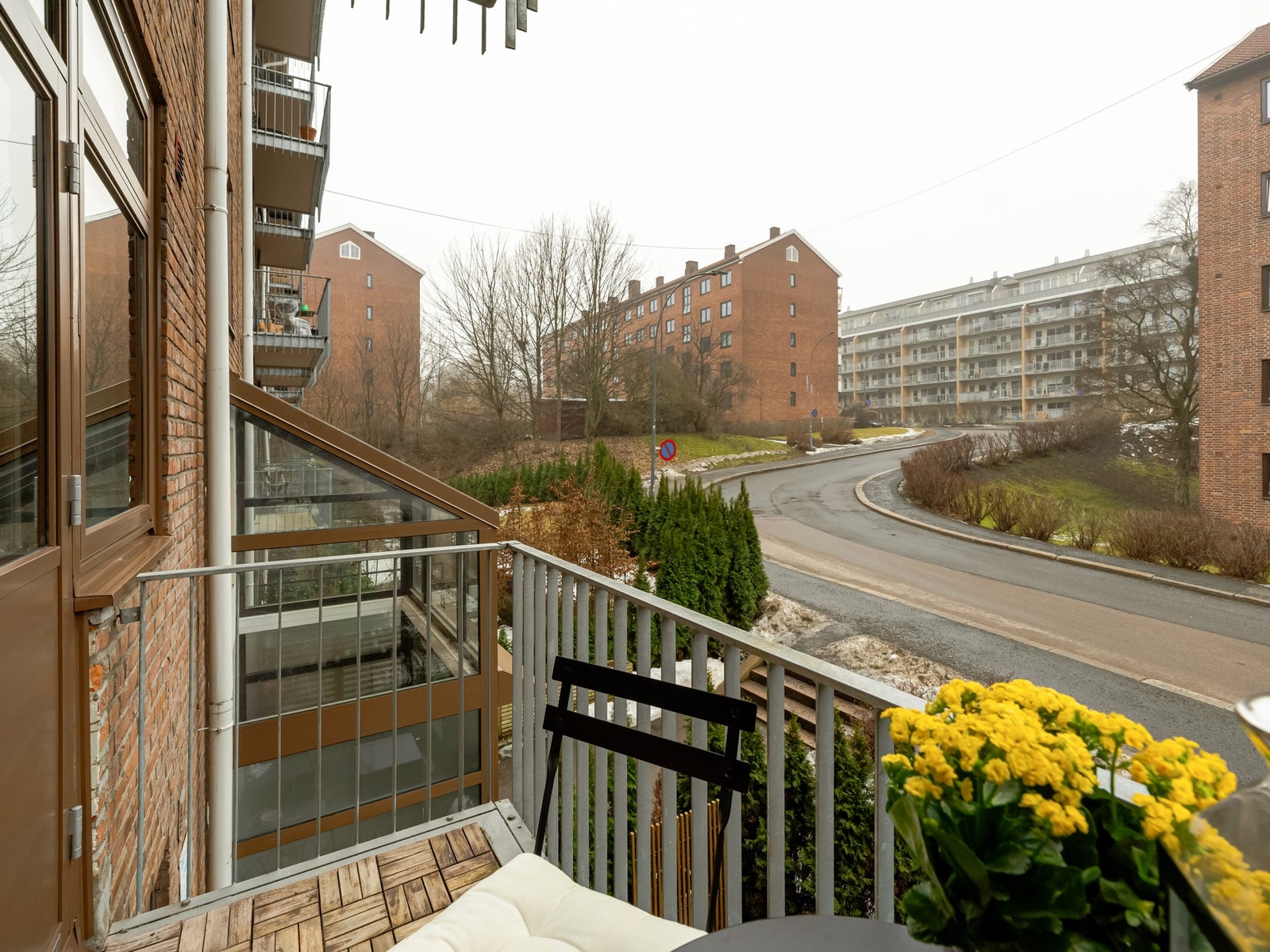 Vi avslutter med en liten tur ut igjen, og nå skjønner du kanskje hvorfor det er hyggeligere med sommerbilder. Men, her ser du altså beliggenheten! Galleribilde