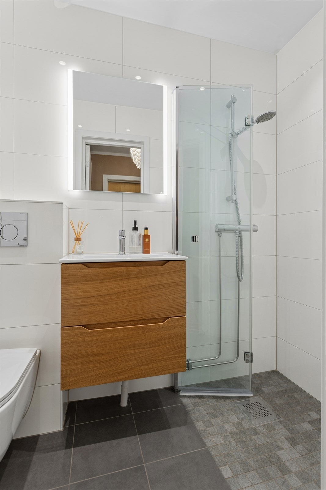 Badet inviterer til velvære og ro. Galleribilde