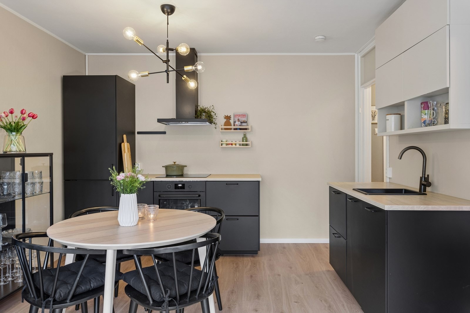 Smarte og gjennomtenkte løsninger gir gode oppbevaringsmuligheter. Galleribilde