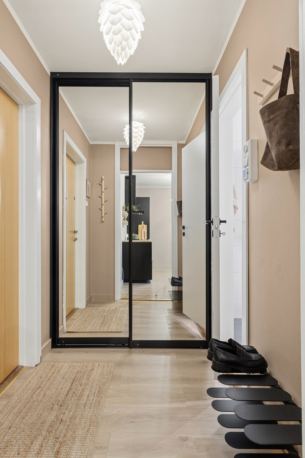 Sees på visning. Ring gjerne om du har noen spørsmål før visning. Galleribilde