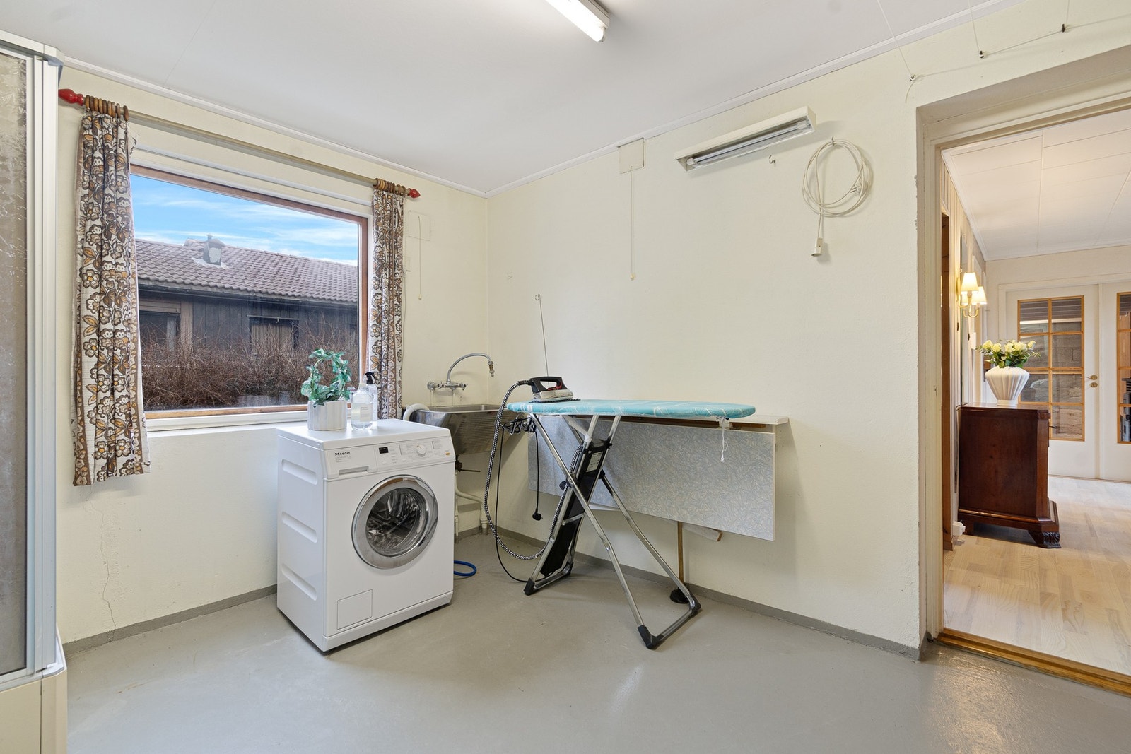 Stort vaskerom Galleribilde