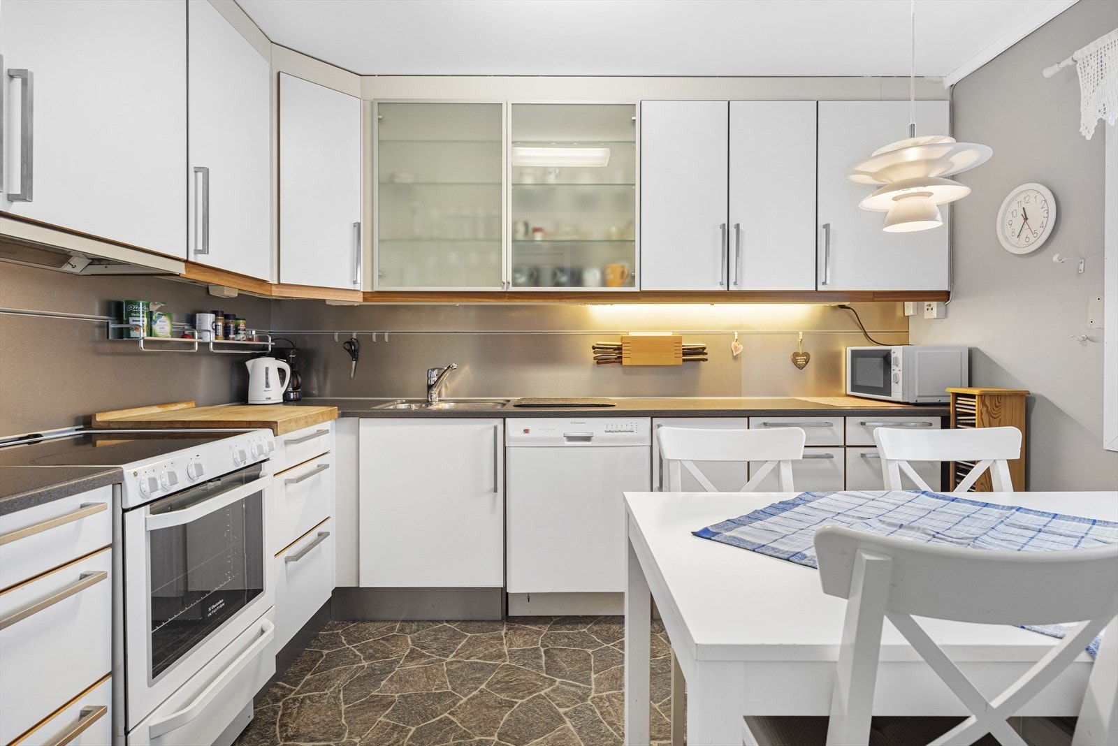 Kjøkken med spiseplass Galleribilde