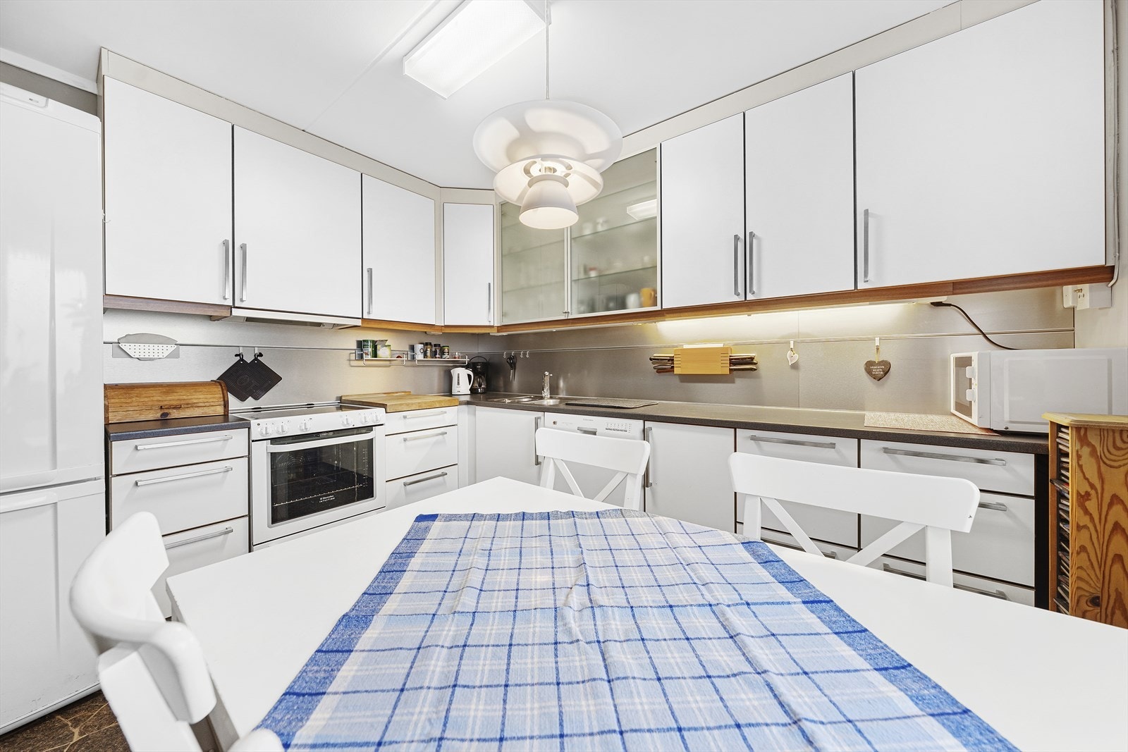 Kjøkken med spiseplass Galleribilde