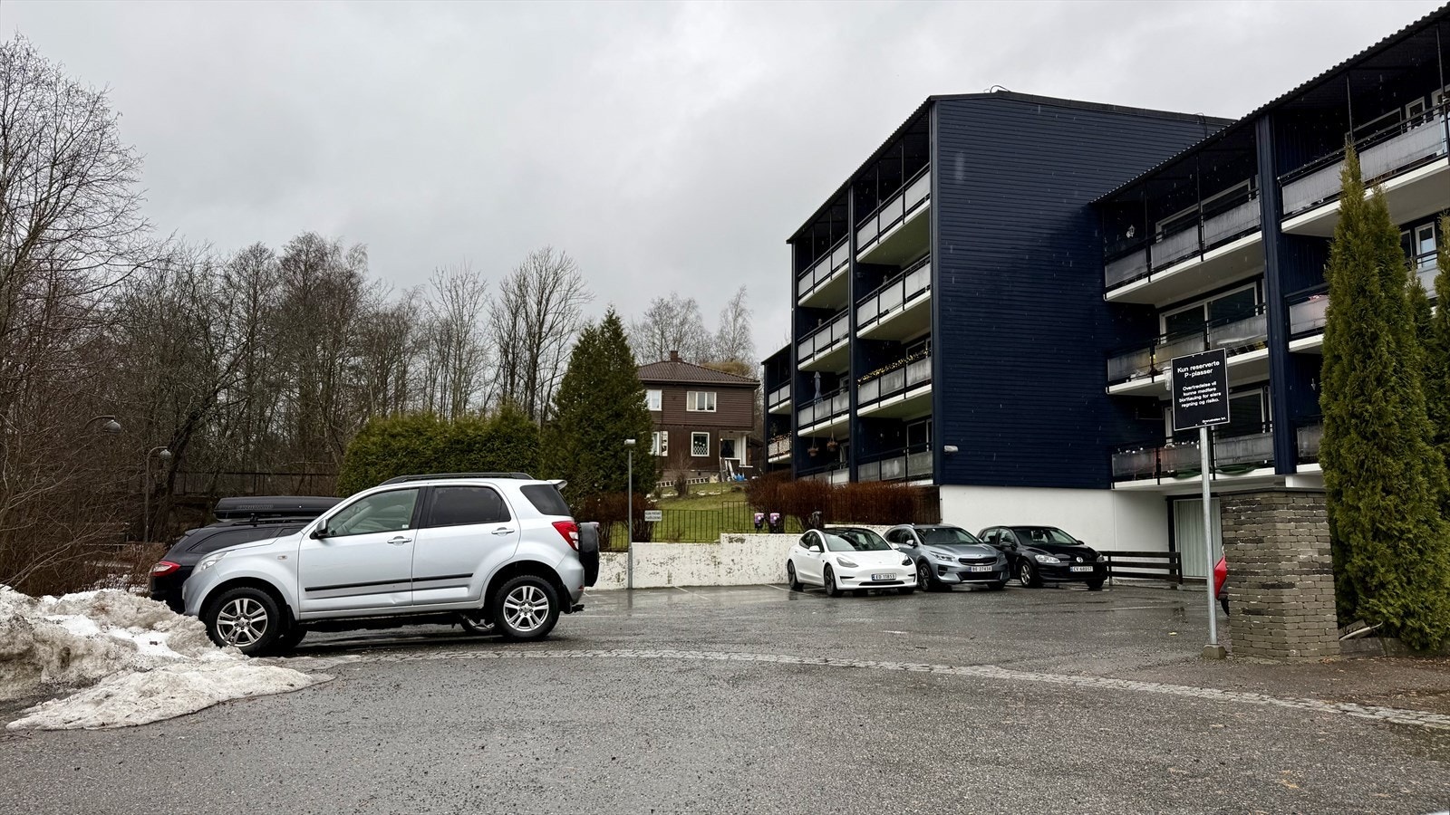 Leiligheten har en attraktiv og tilbaketrukket beliggenhet på Grorud, i et veletablert og rolig boligområde. Galleribilde