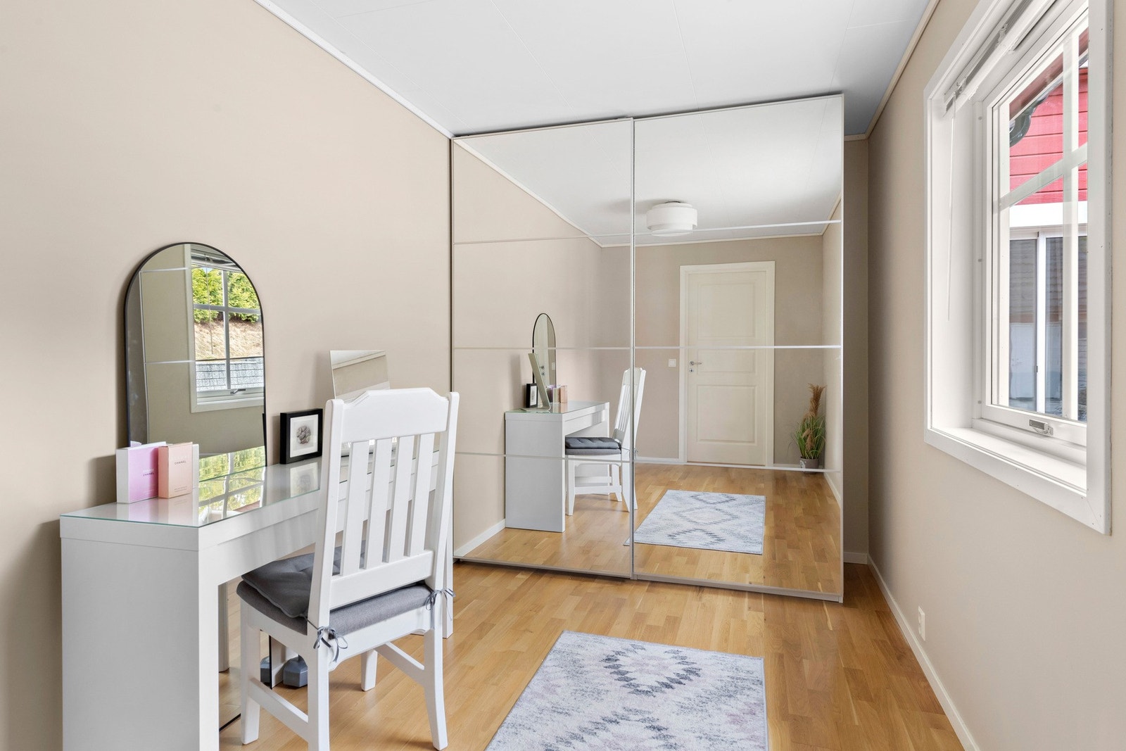 Soverom 4 - Ligger i første etasje med adkomst fra hall. Galleribilde