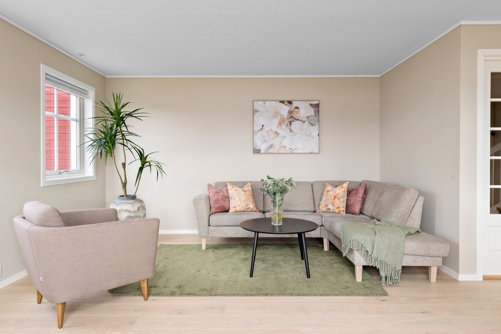 Innbydene hjørne som har god plass til sofa og øvrig møblement. Galleribilde