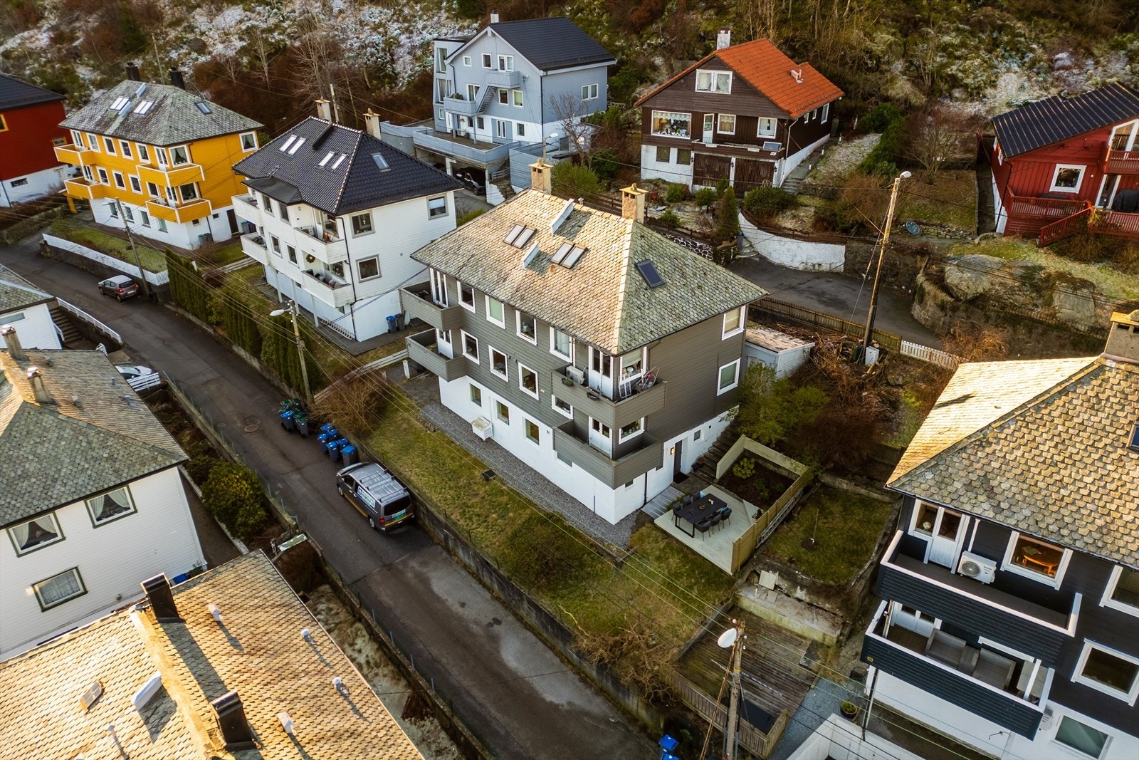 Herfra er det kort avstand til både skole, barnehage, matbutikk og kollektivtransport. Galleribilde
