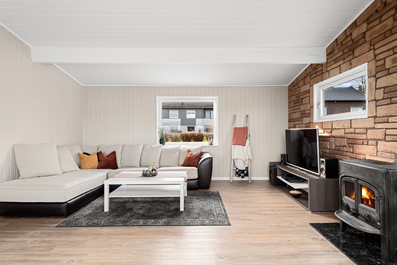 Boligen er innholdsrik med pene detaljer. Galleribilde