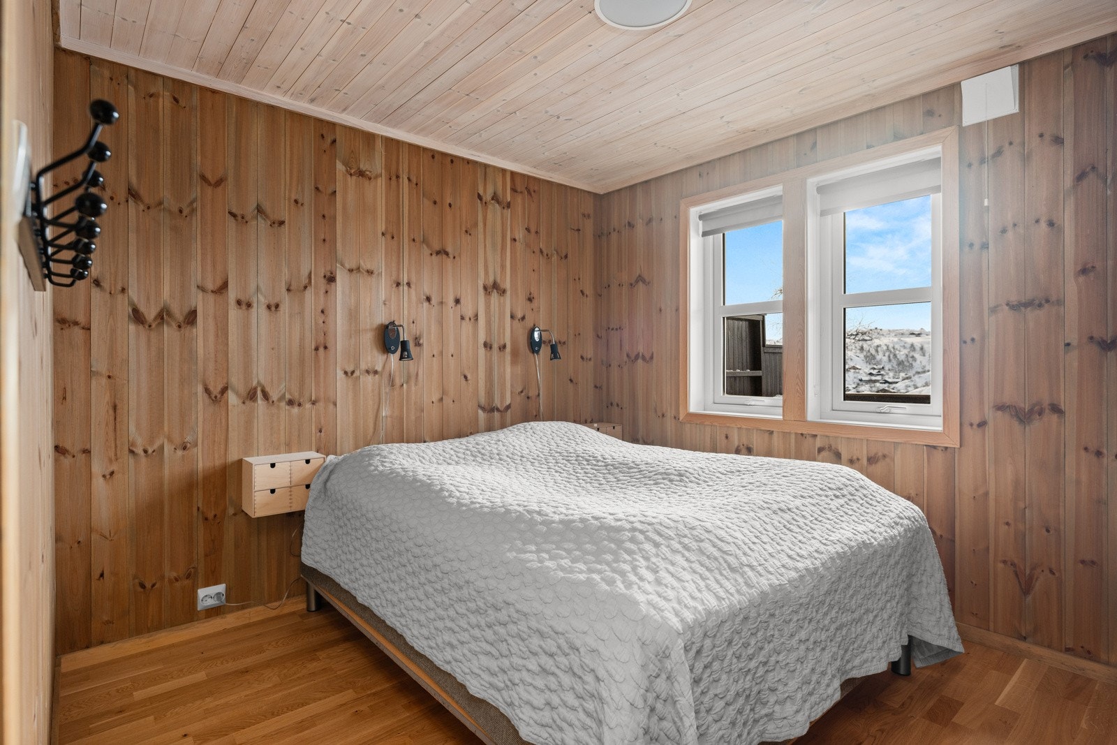 Romslig hovedsoverom med god plass til dobbeltseng. Galleribilde