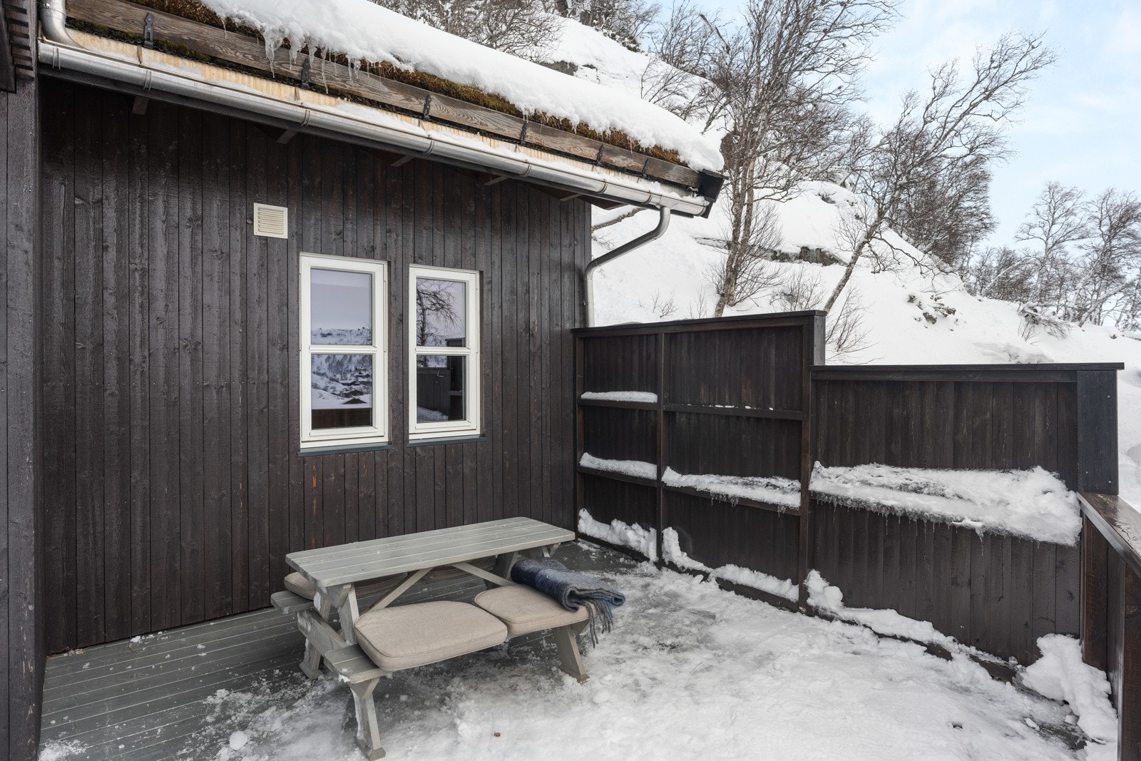 På terrassen er det flere lune og skjermede sitteområder. Galleribilde