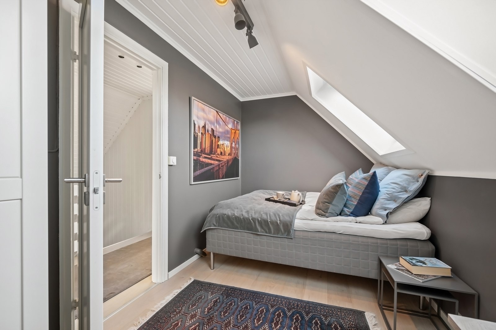 Soverom 3. Rommet er en del av det som opprinnelig er byggemeldt som loftsrom. Galleribilde