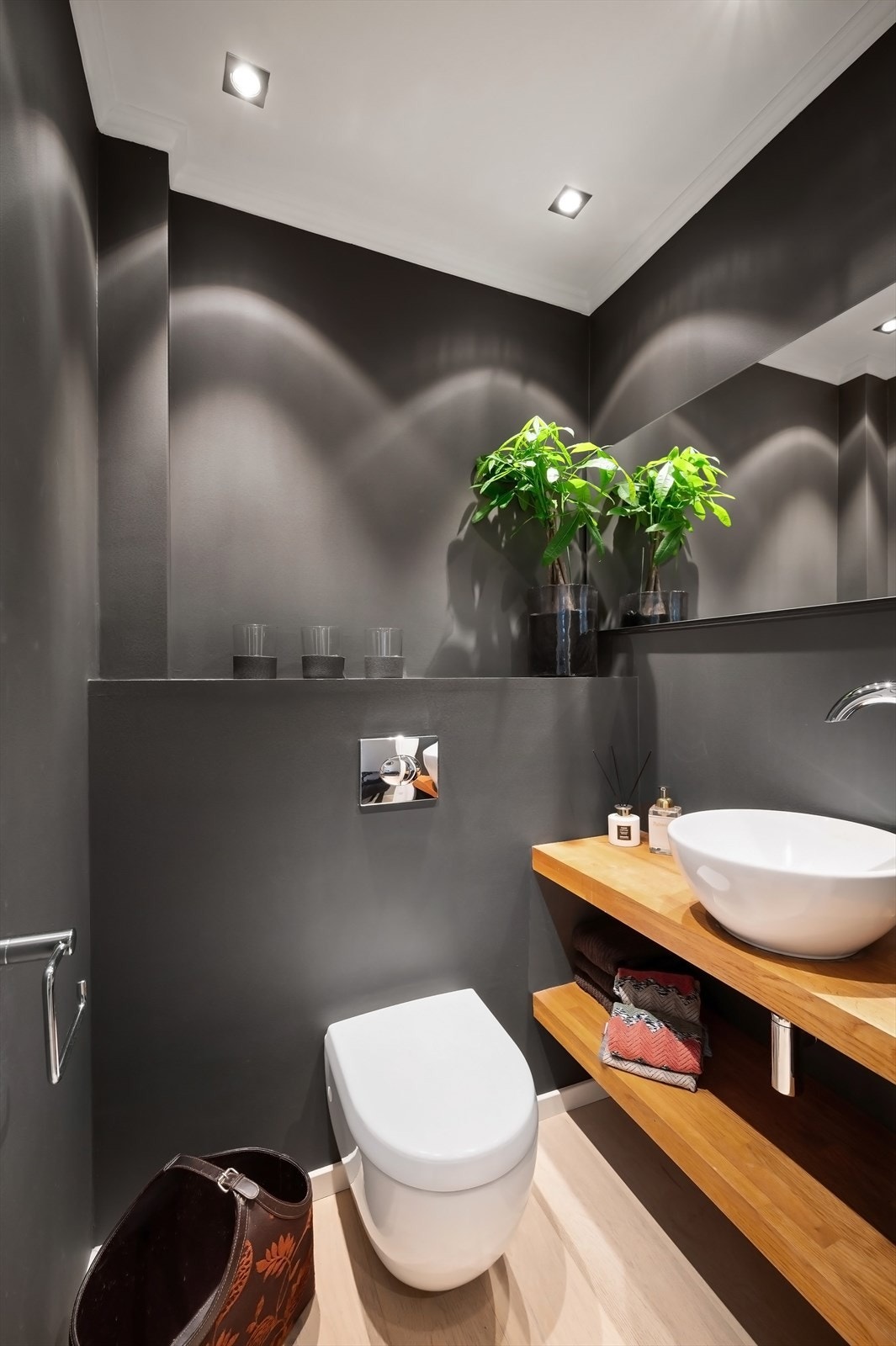 Gjestetoalett ved hall. Galleribilde