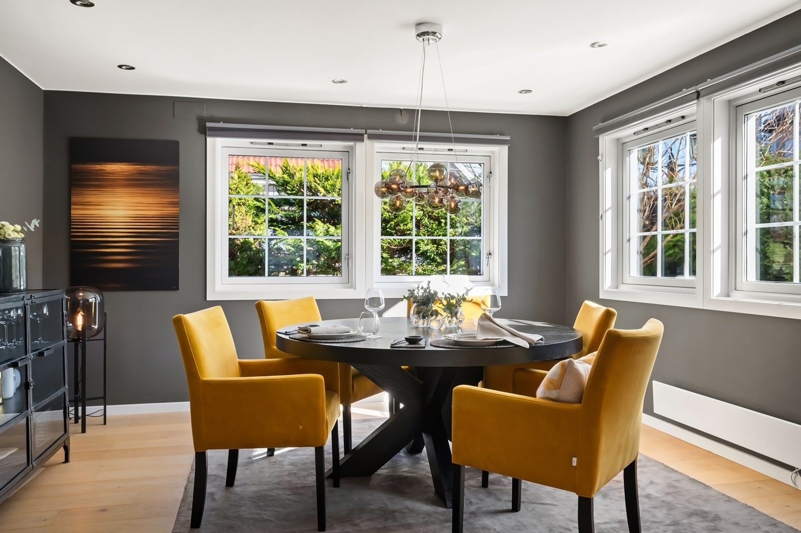 Plass til å dekke opp med langbord. Galleribilde