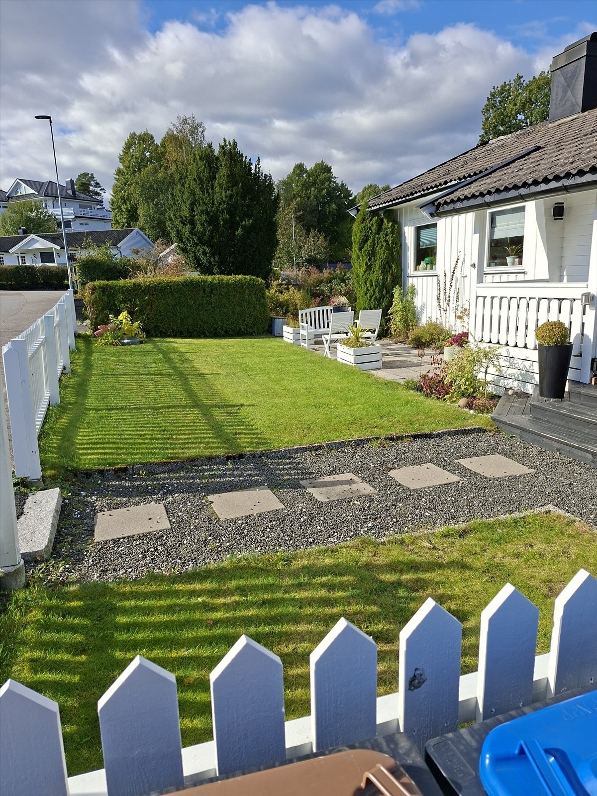 Selger sine bilder fra i sommmer Galleribilde