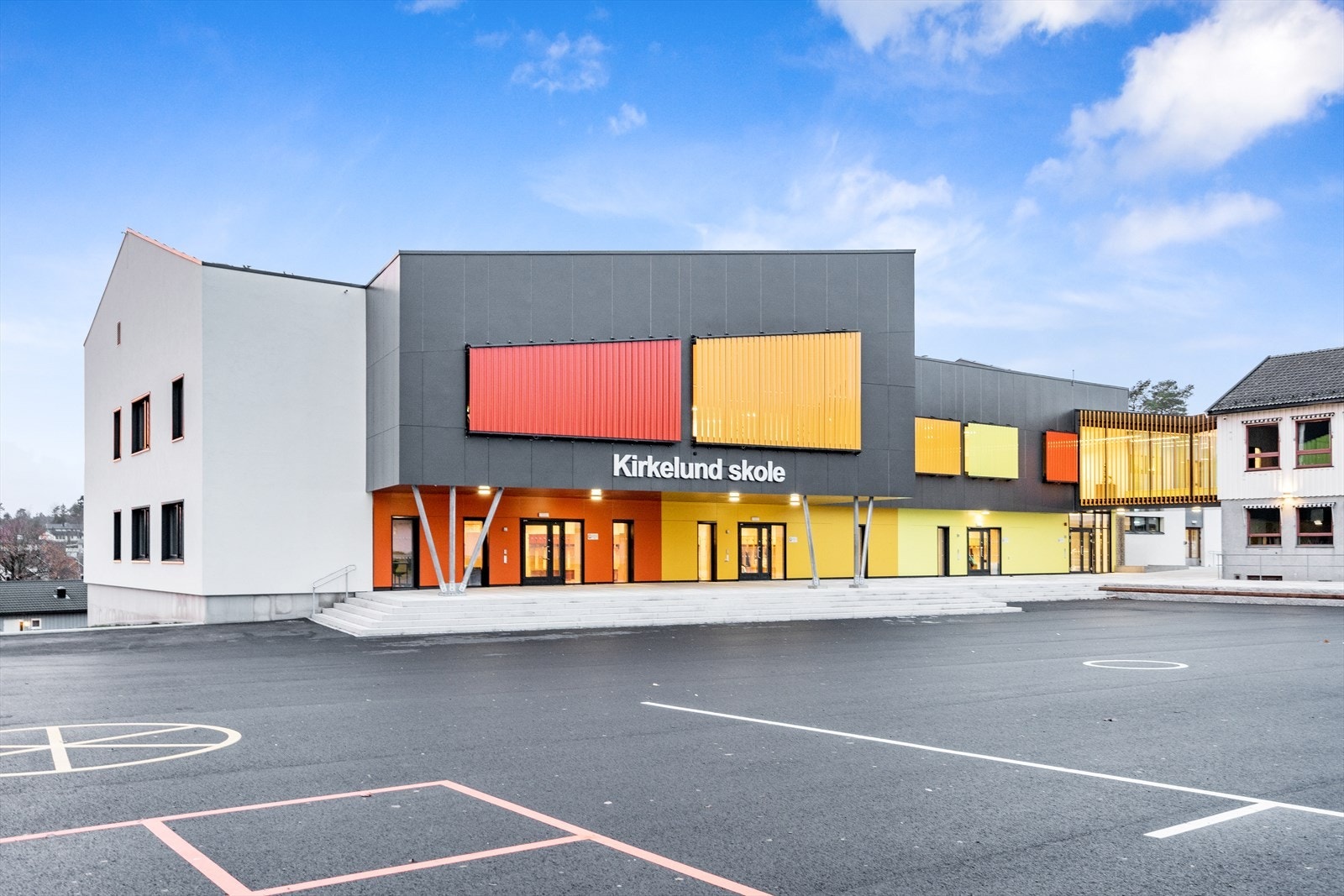 Kirkelund skole har ca. 300 elever og 45 ansatte med klasser fra 5. til 10. klasse. Galleribilde
