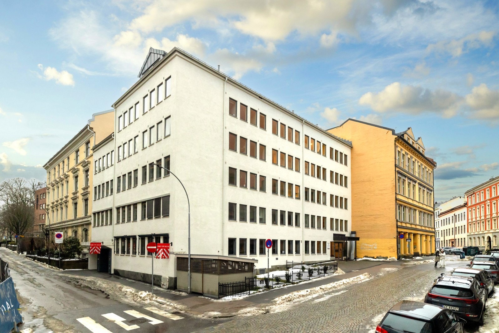 Bygget er beliggende i et urbant, populært og meget sentralt boligområde ved Homansbyen i Oslo Galleribilde