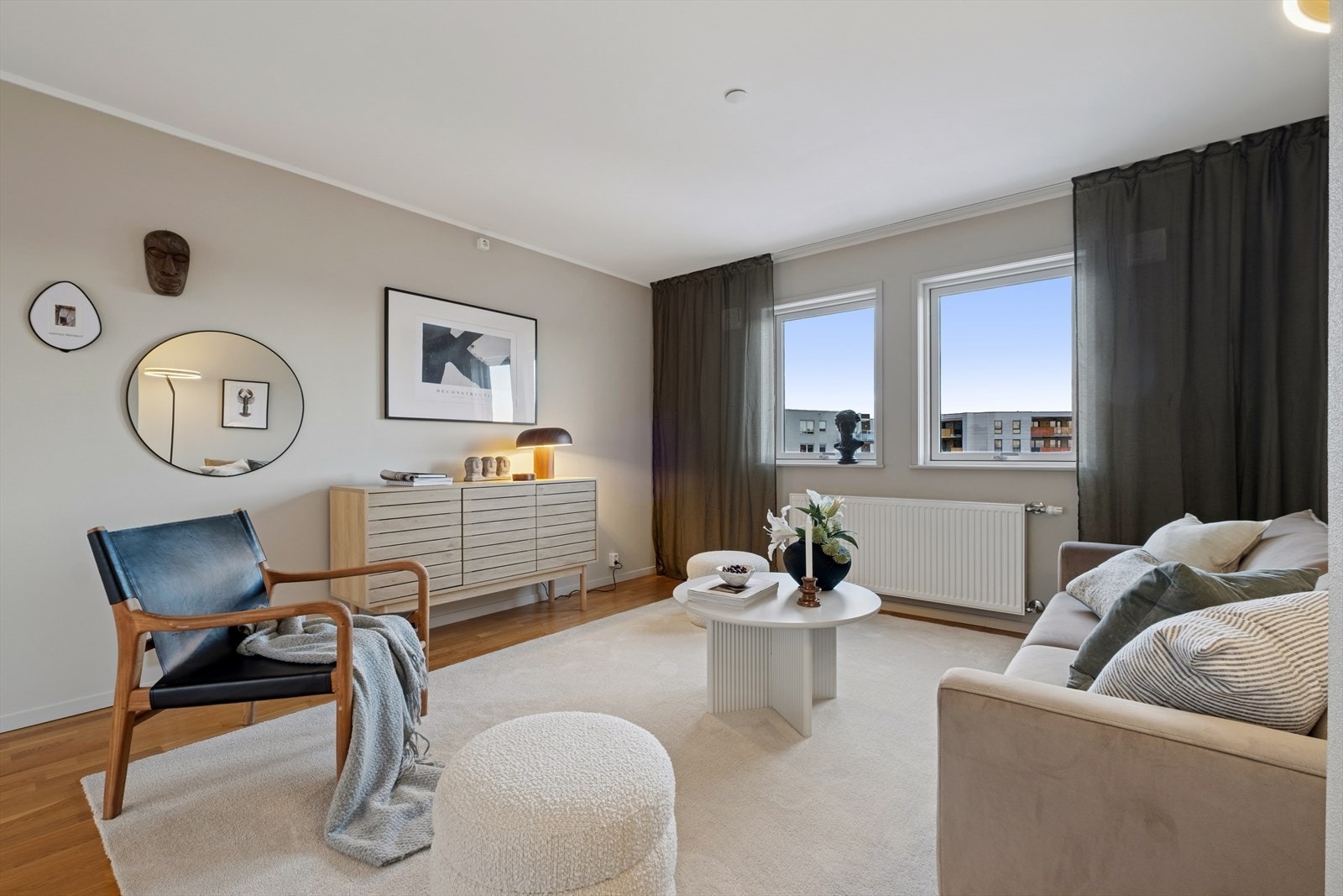 Loftstuen kan benyttes som ekstra TV-stue og et kjærkomment ekstra oppholdsrom for familien. Galleribilde