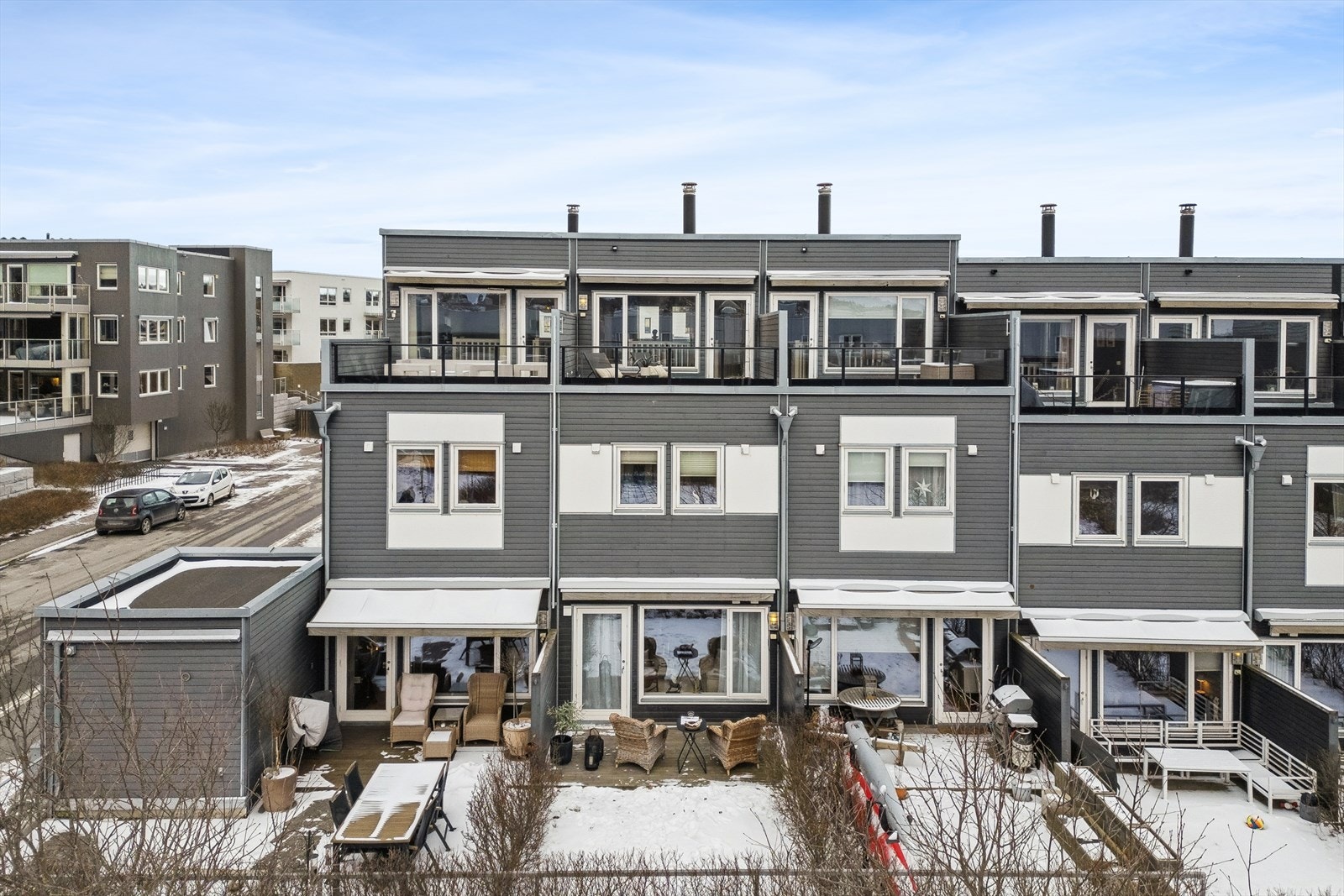 Det er også markterrasse og en liten hagedel som også vender mot sydvest. Galleribilde