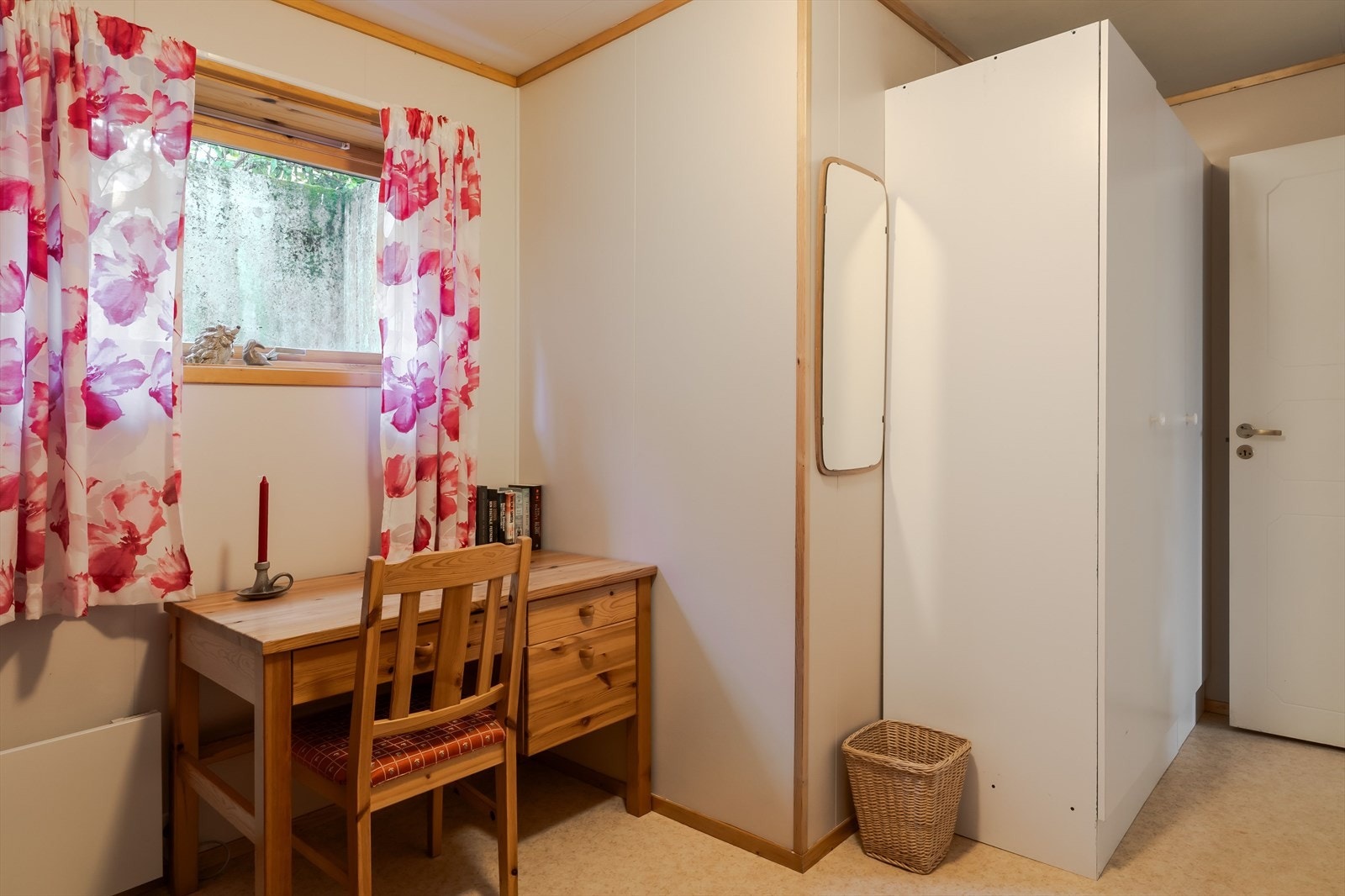 Begge soverommene har et areal på ca. 10 kvm, så her er det plass til dobbeltsenger med tilhørende nattbord. Galleribilde