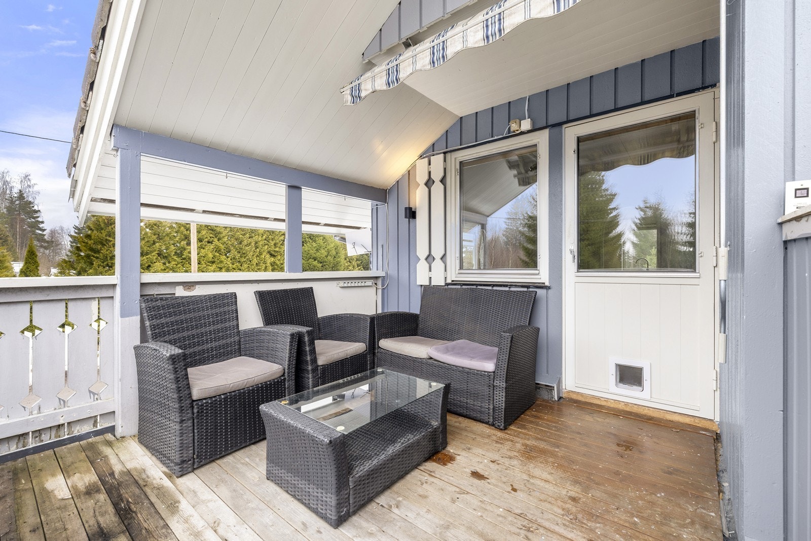 Direkte utgang fra stuen gjør terrassen lett tilgjengelig. Galleribilde